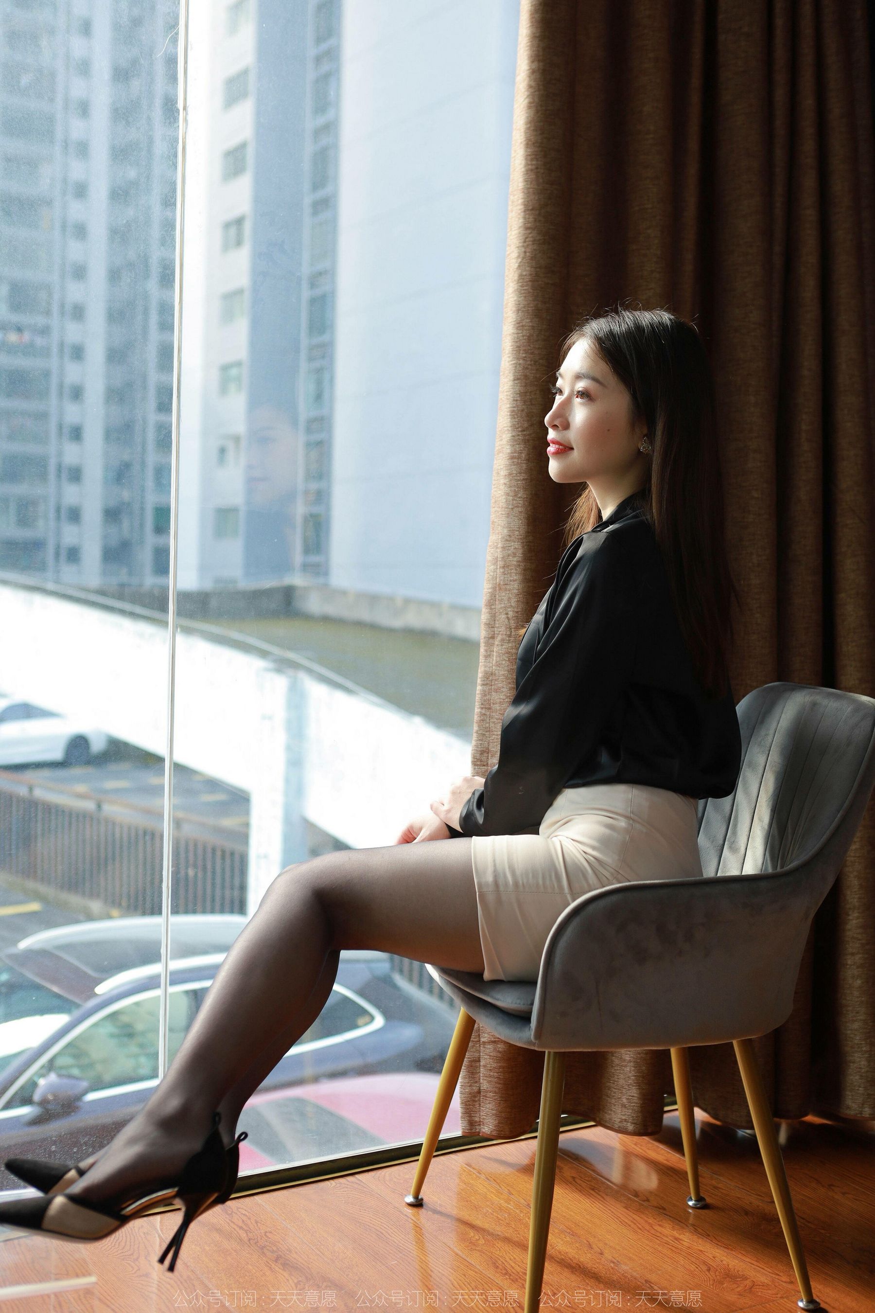 [异思趣向IESS] 模特 小婕 《黑丝职业装》