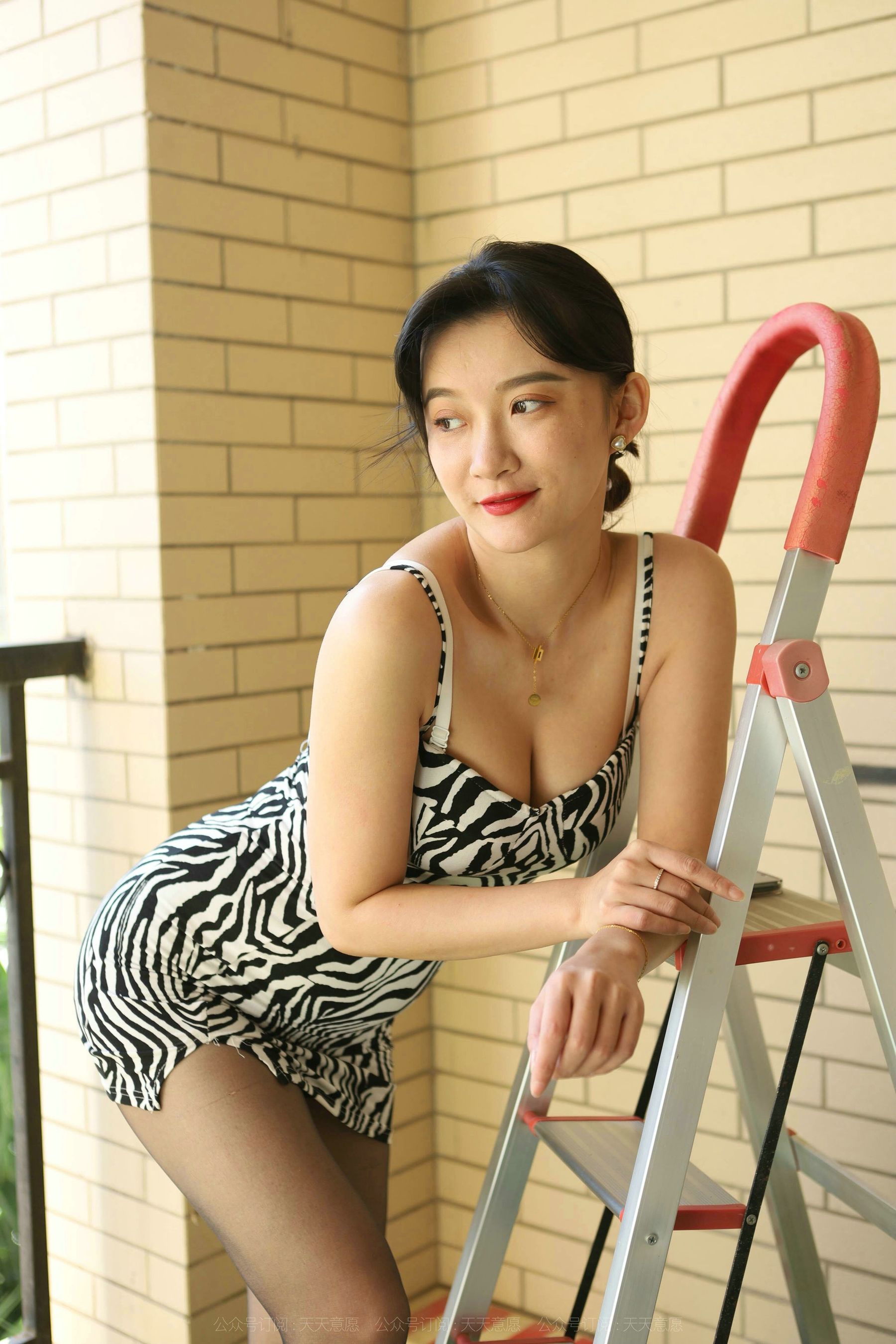 [异思趣向IESS] 模特 秋秋 《丰满斑马纹》