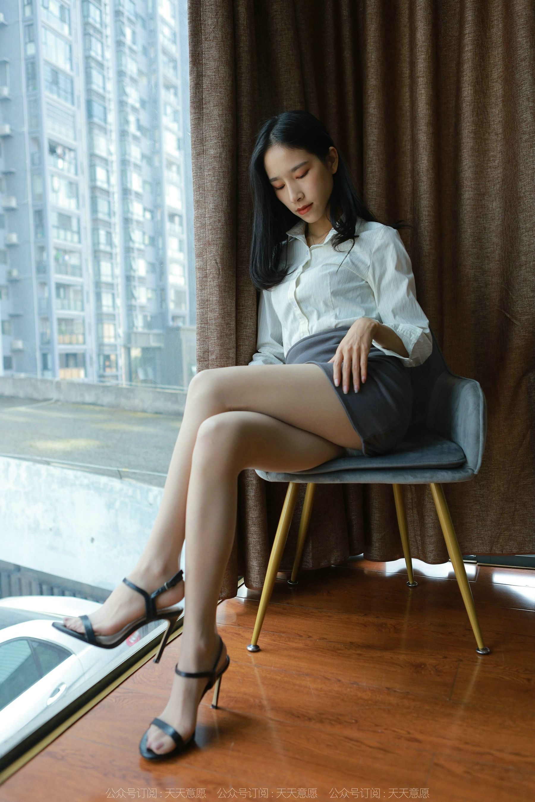 [异思趣向IESS] 模特 美子 《地板上的尤物》