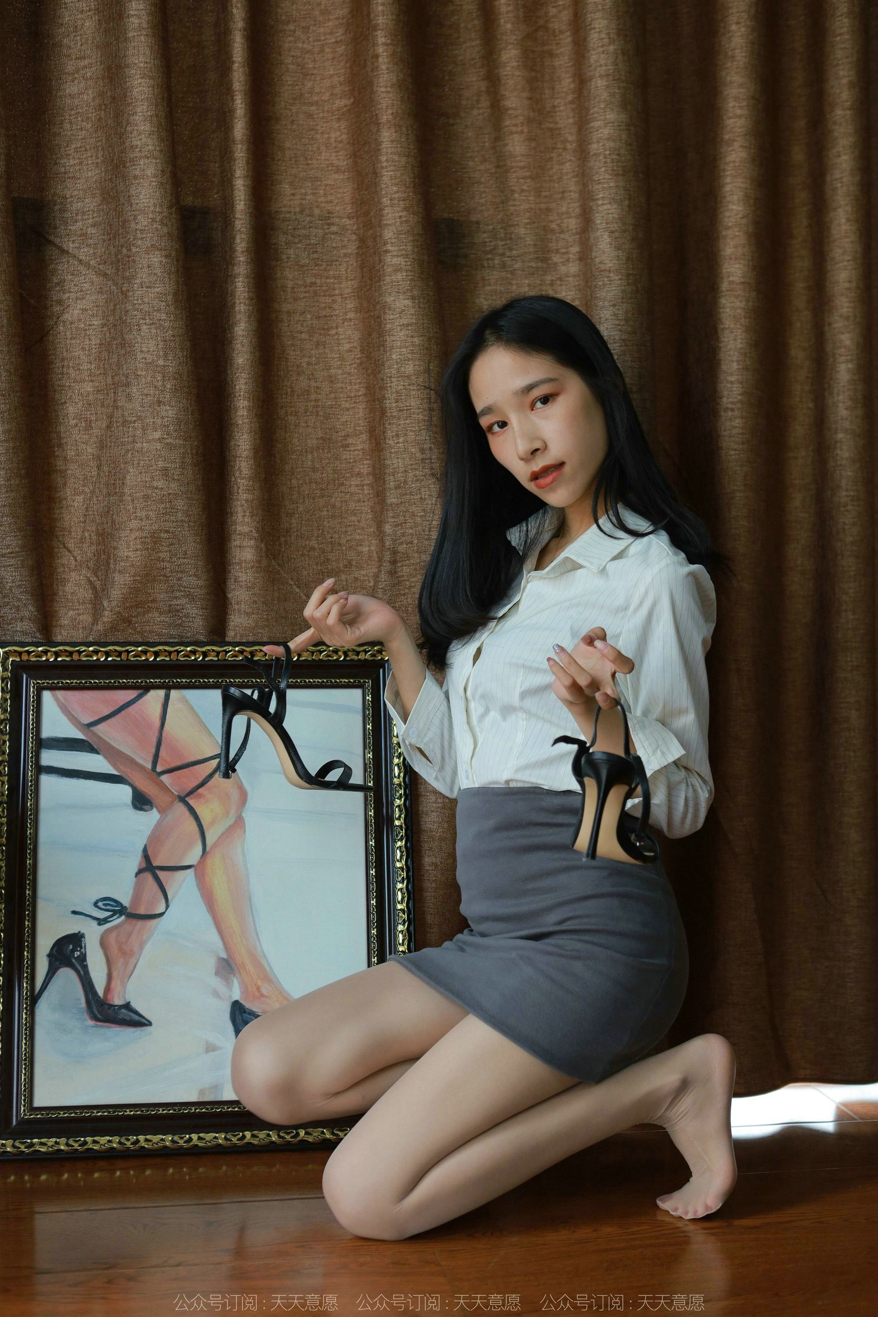 [异思趣向IESS] 模特 美子 《地板上的尤物》