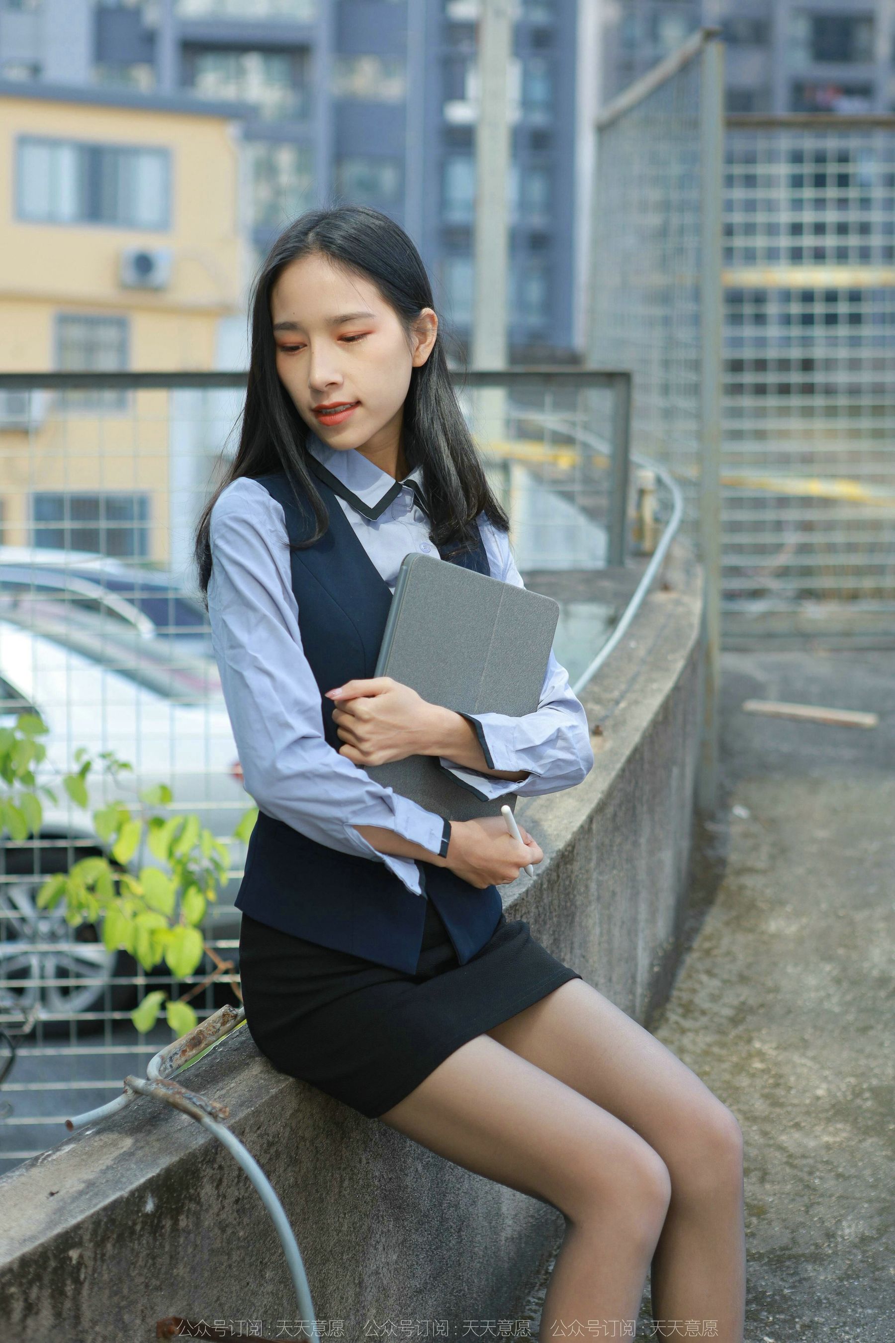 [异思趣向IESS] 模特 美子 《职业包臀裙黑丝》