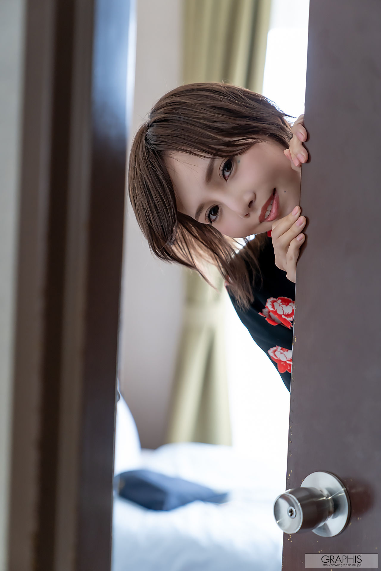 [Graphis Gals] NO.469 Riona Hirose 広瀬りおな Traverse de craie