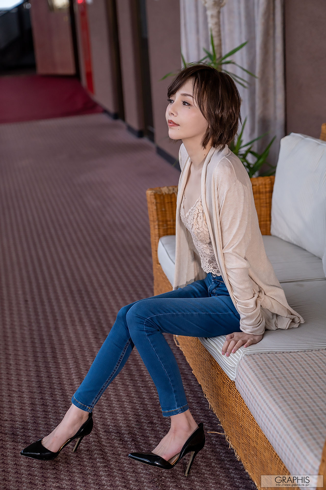 [Graphis Gals] NO.469 Riona Hirose 広瀬りおな Traverse de craie