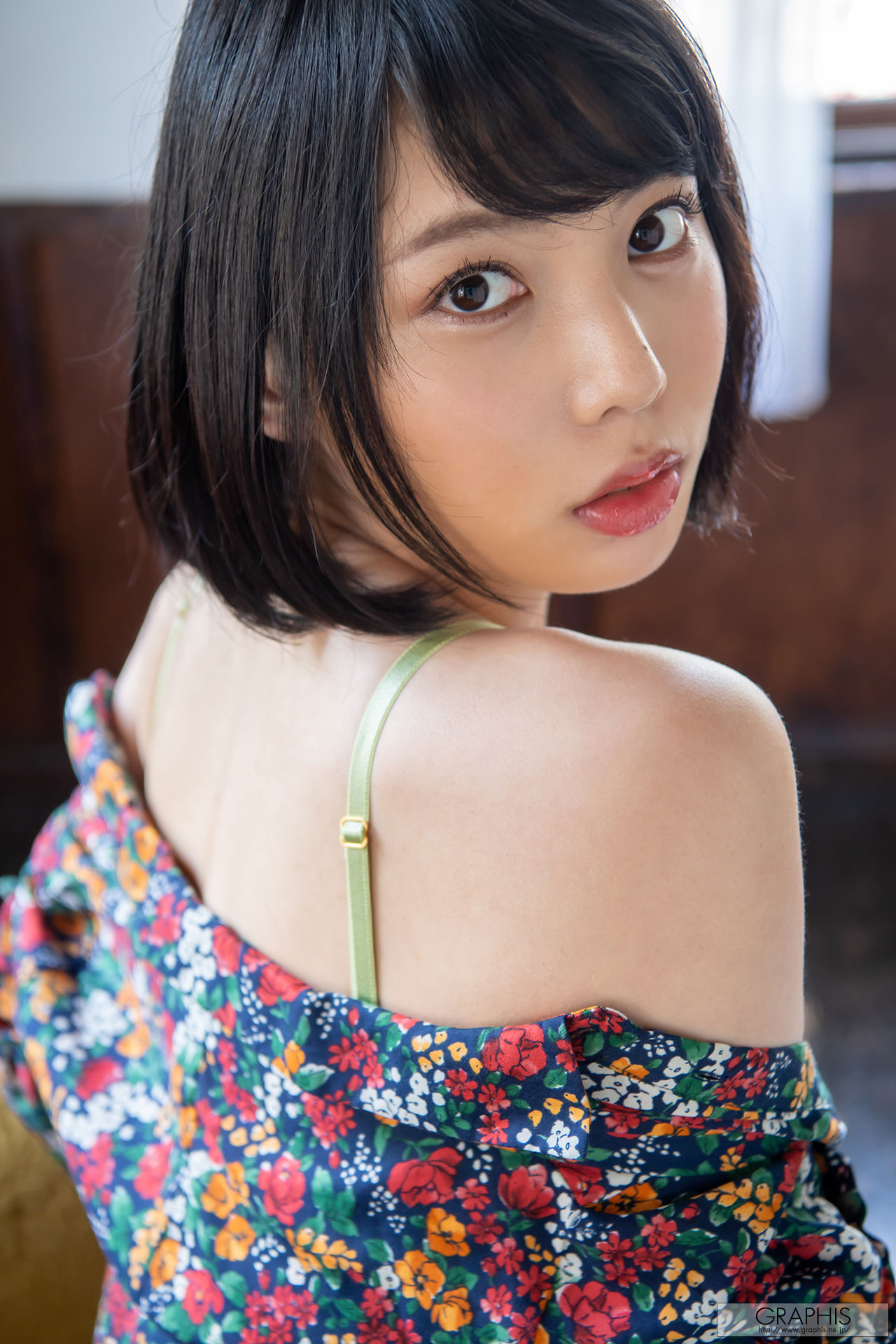 [Graphis Gals] NO.492 Kaoru Yasui 安位カヲル BE CHARMED