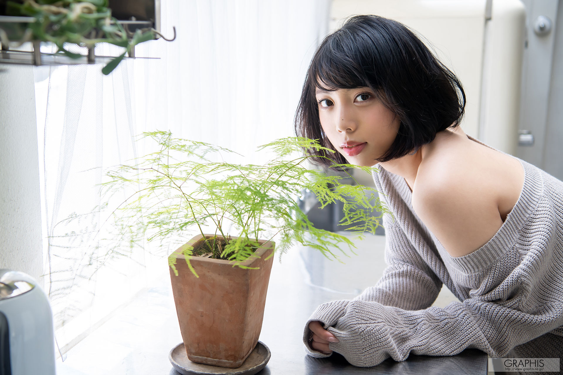 [Graphis Gals] NO.492 Kaoru Yasui 安位カヲル BE CHARMED