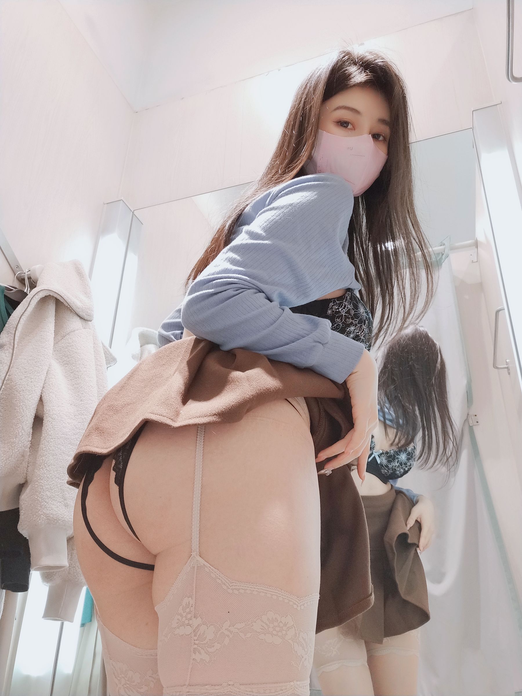 [福利COS] Coser小姐姐白银 - 更衣室自拍