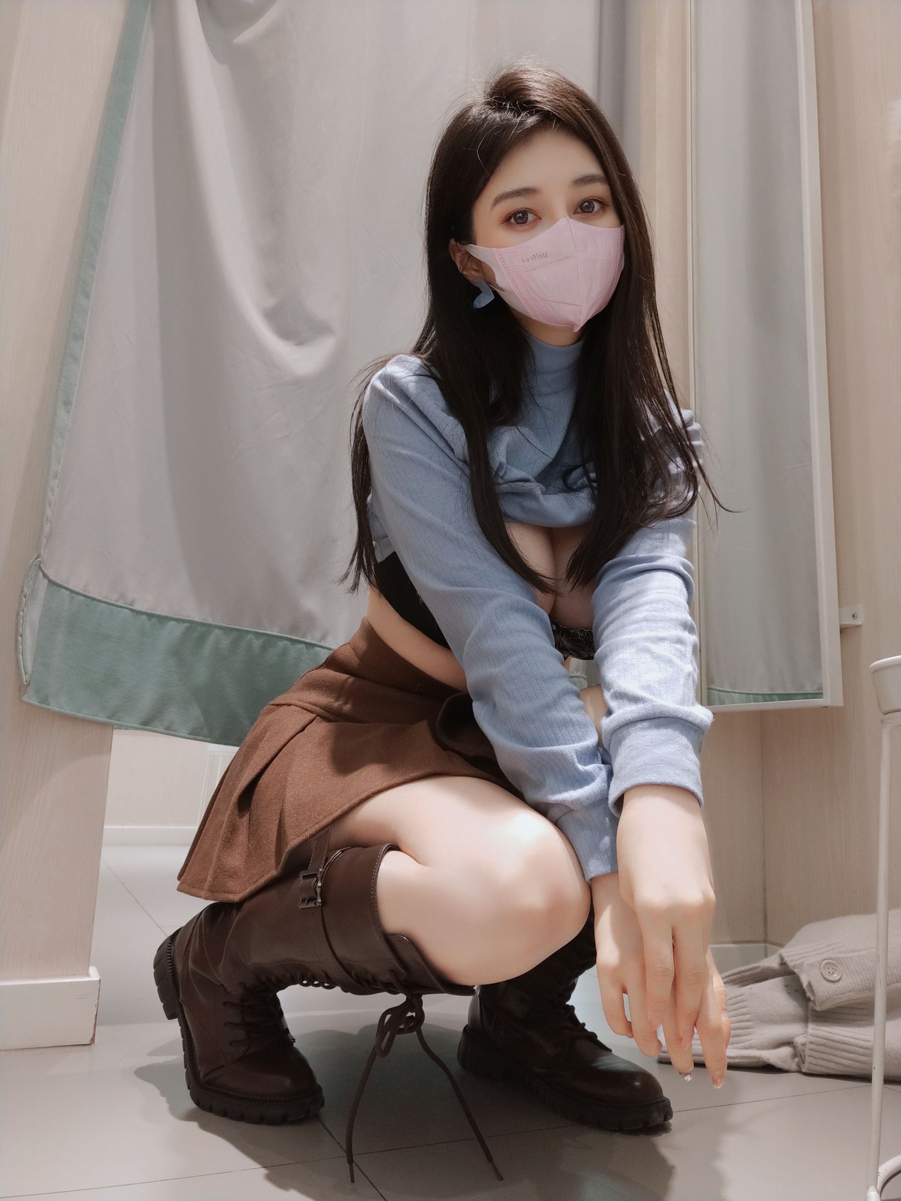 [福利COS] Coser小姐姐白银 - 更衣室自拍