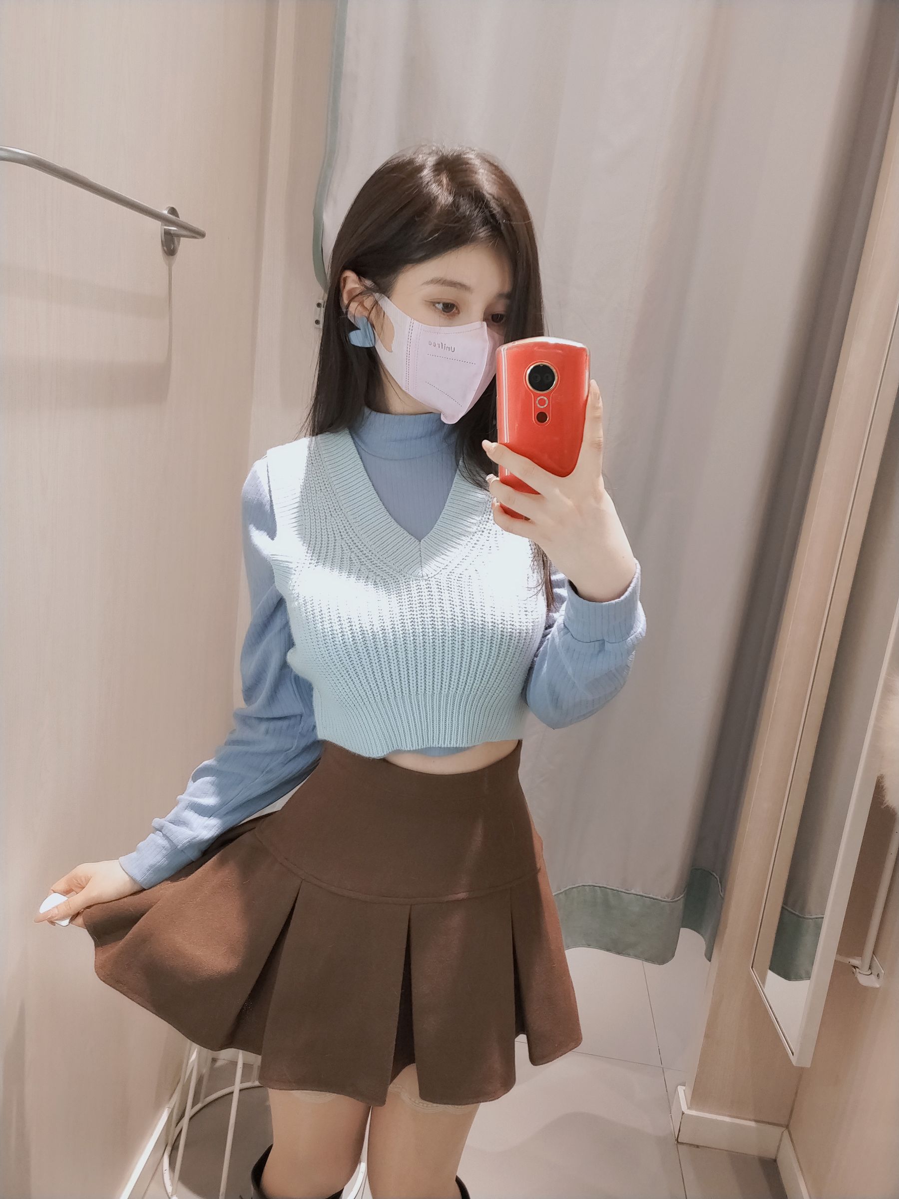 [福利COS] Coser小姐姐白银 - 更衣室自拍