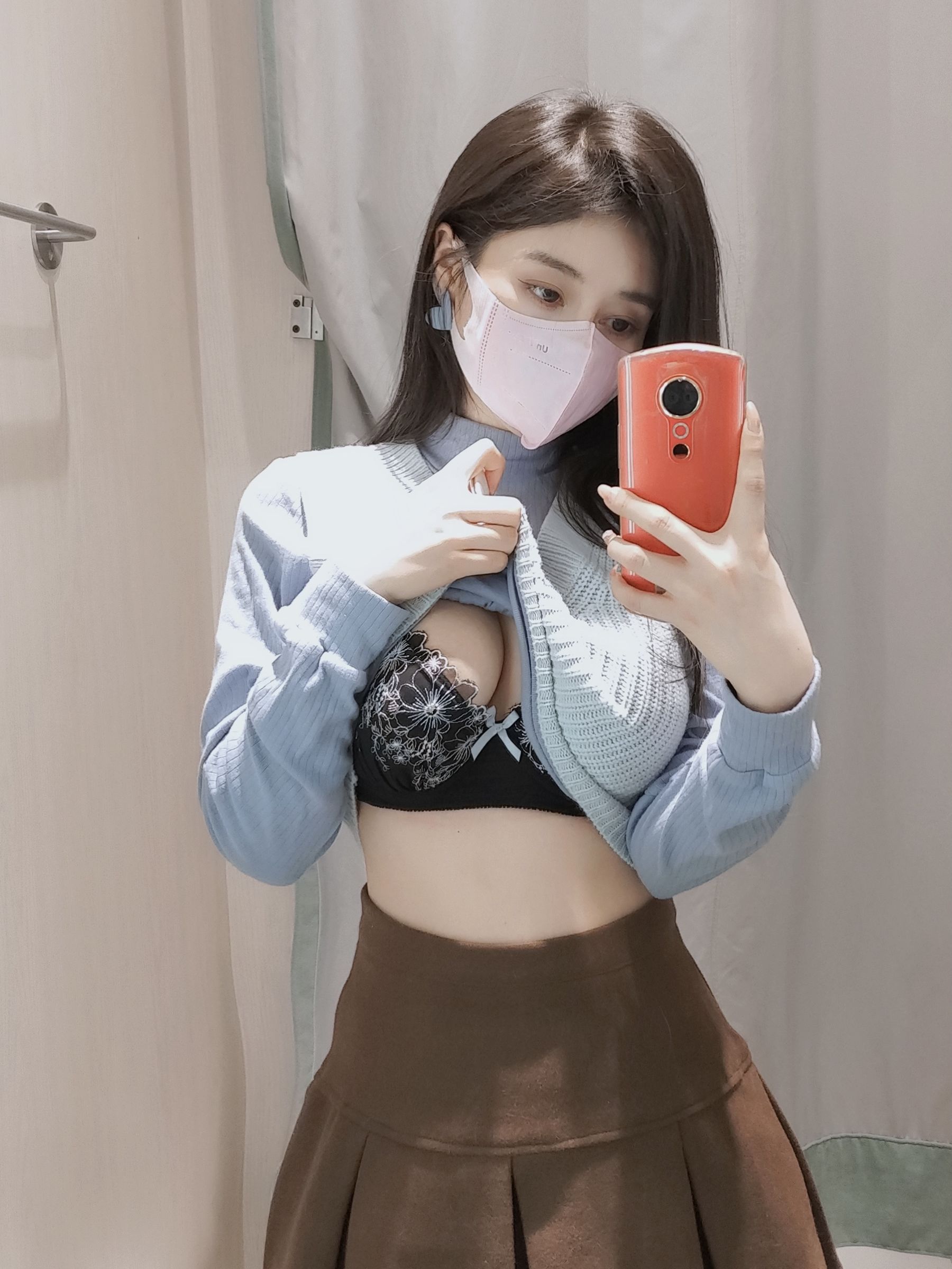 [福利COS] Coser小姐姐白银 - 更衣室自拍