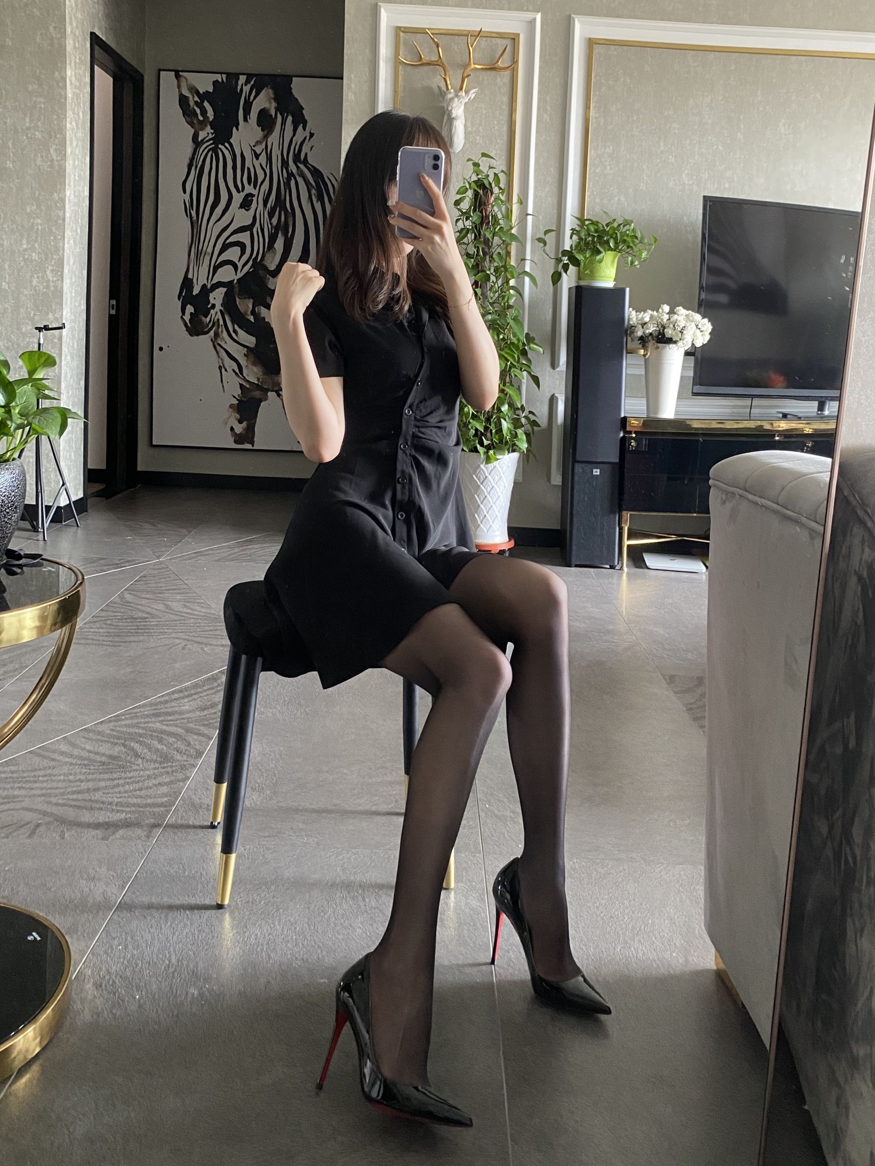 [福利COS] 丝足博主麋鹿_Monroe 2020.08.27 黑丝梦想