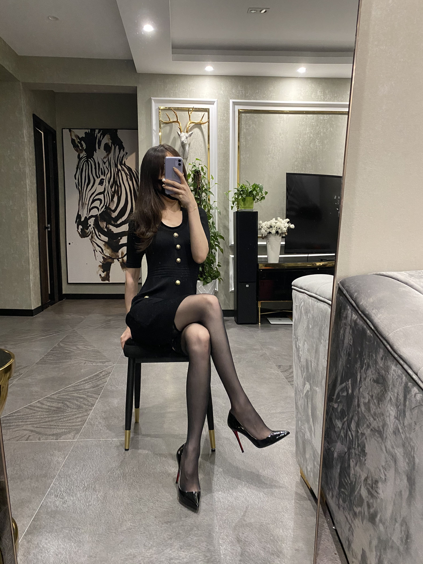 [福利COS] 丝足博主麋鹿_Monroe 2020.08.31 黑丝娇妻