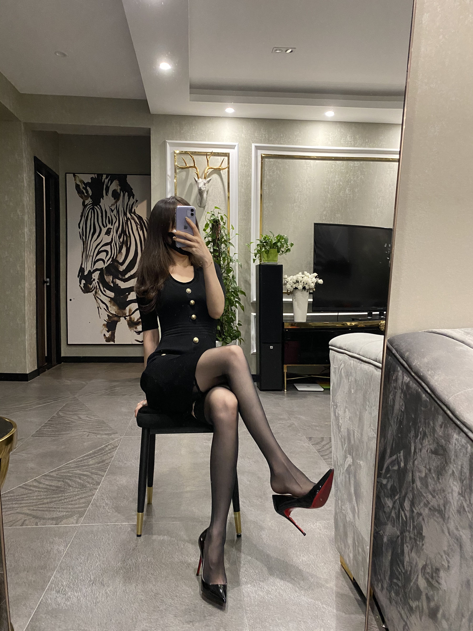 [福利COS] 丝足博主麋鹿_Monroe 2020.08.31 黑丝娇妻