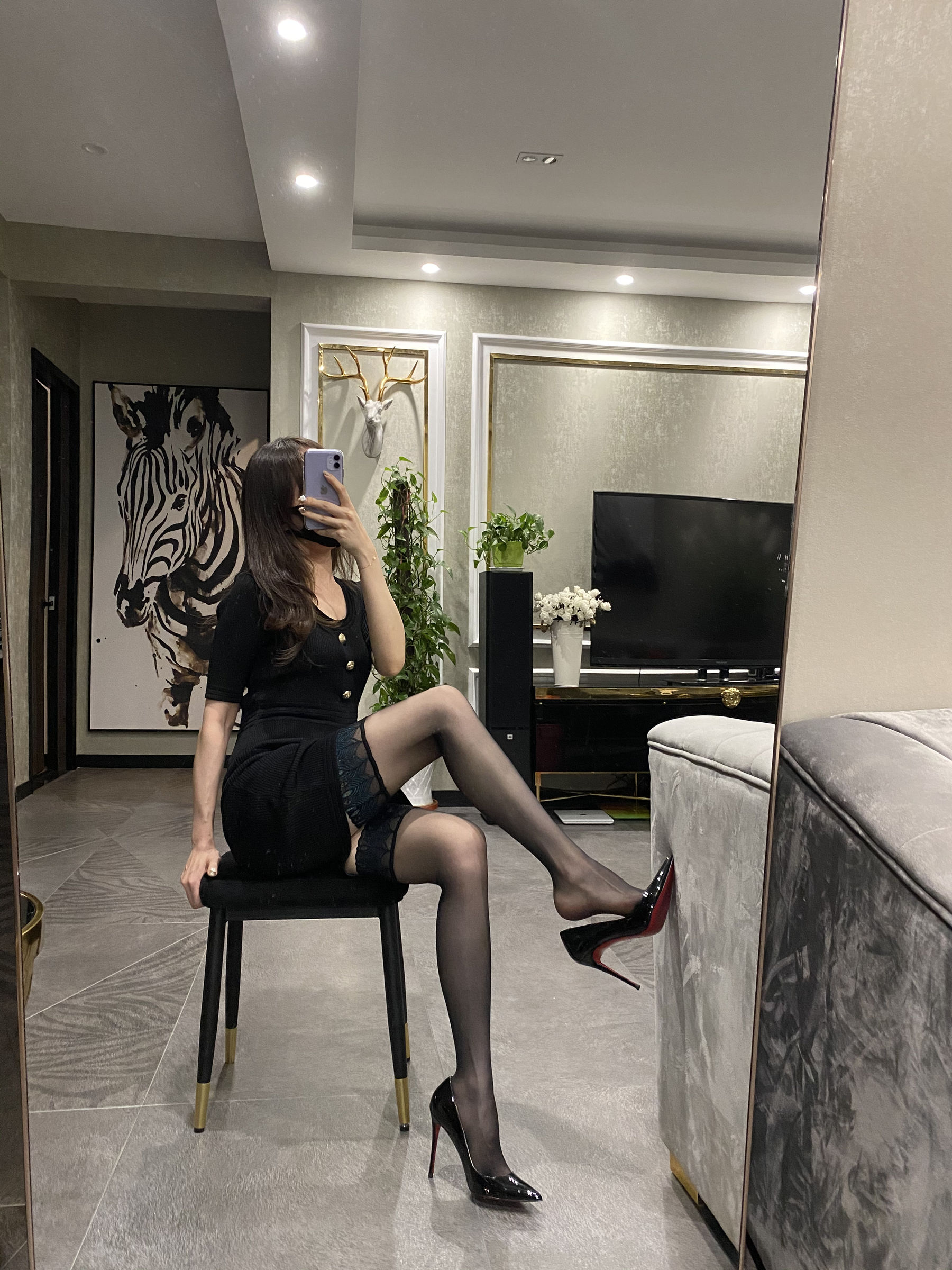 [福利COS] 丝足博主麋鹿_Monroe 2020.08.31 黑丝娇妻