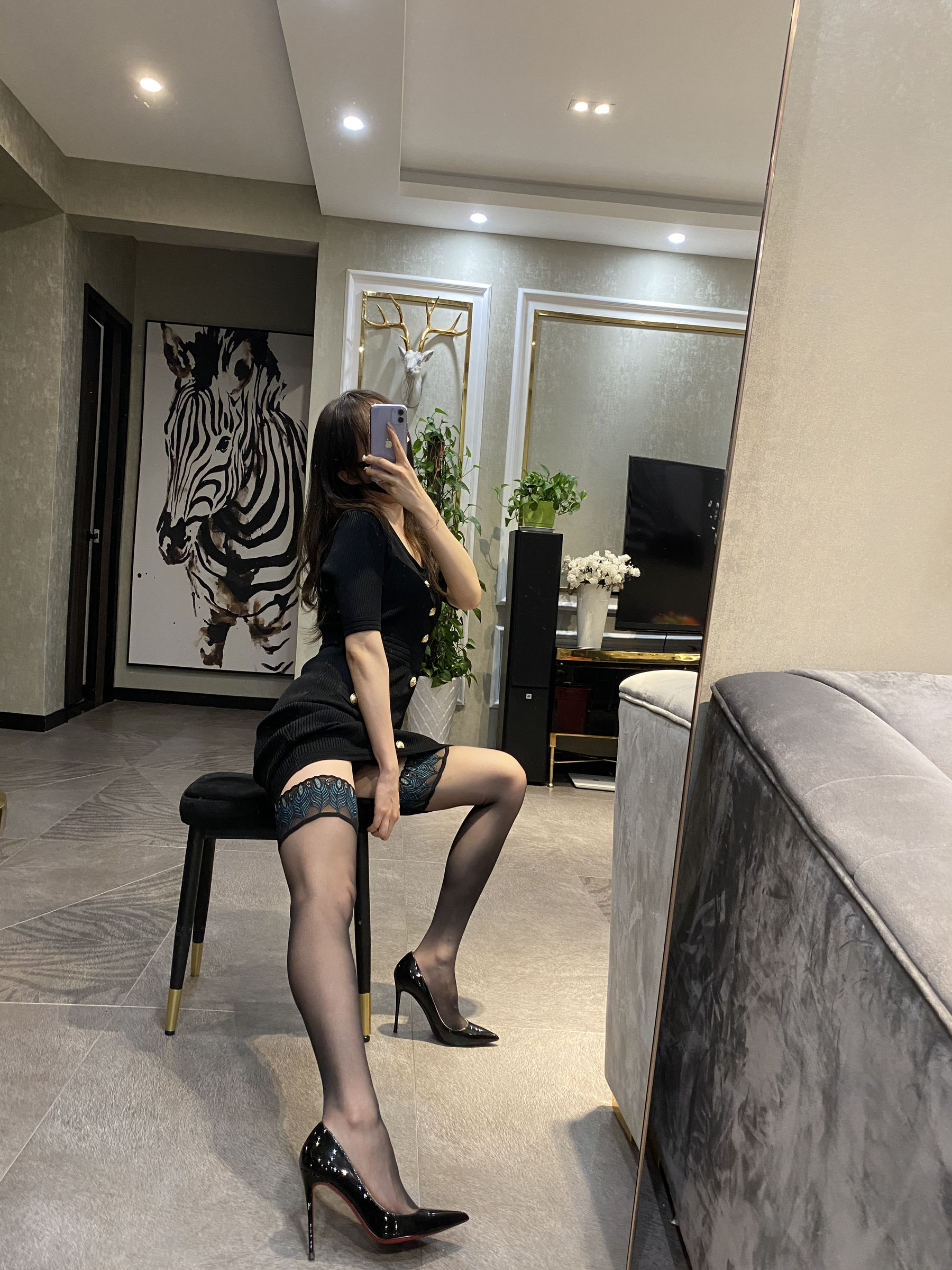 [福利COS] 丝足博主麋鹿_Monroe 2020.08.31 黑丝娇妻