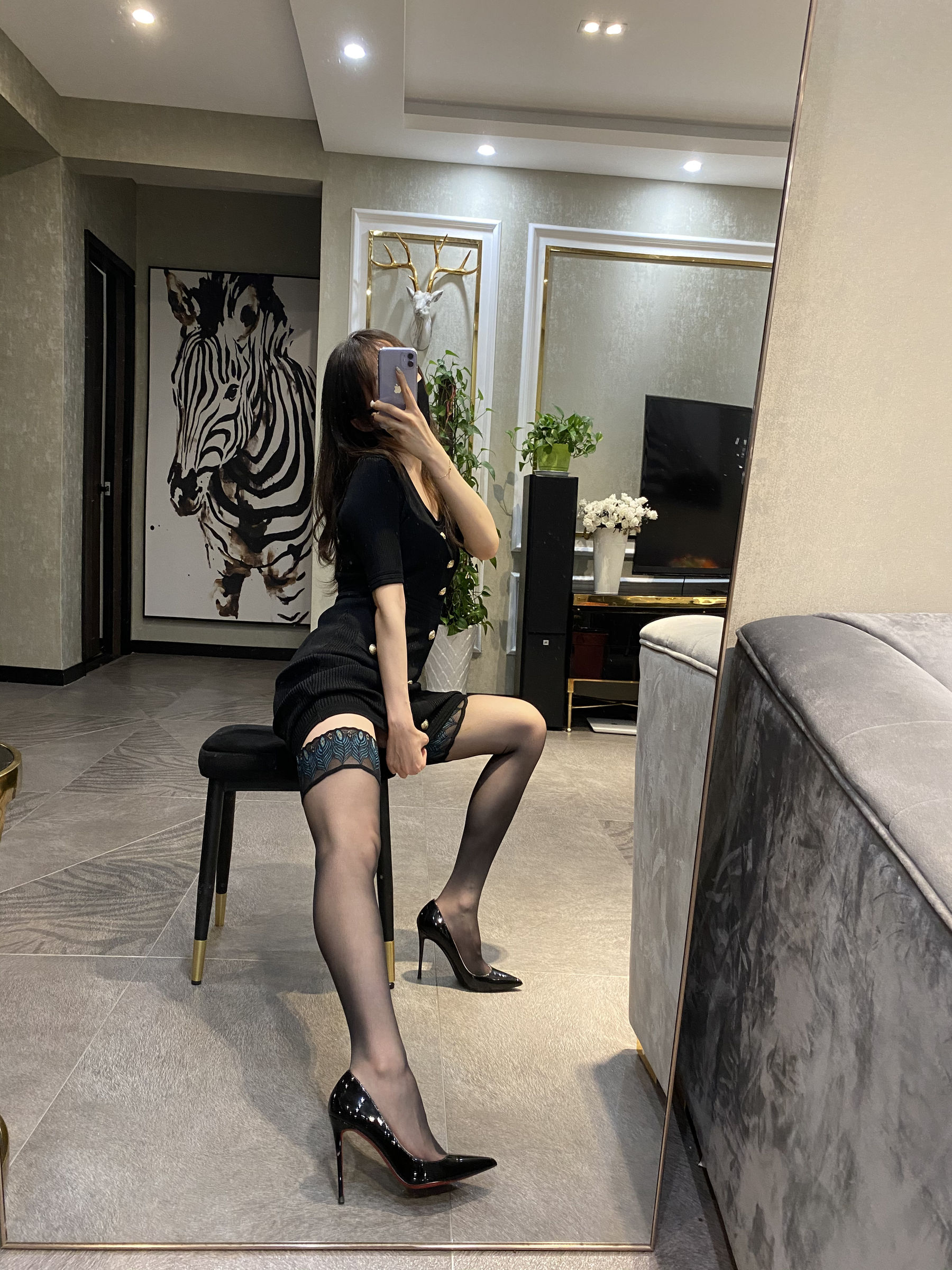 [福利COS] 丝足博主麋鹿_Monroe 2020.08.31 黑丝娇妻