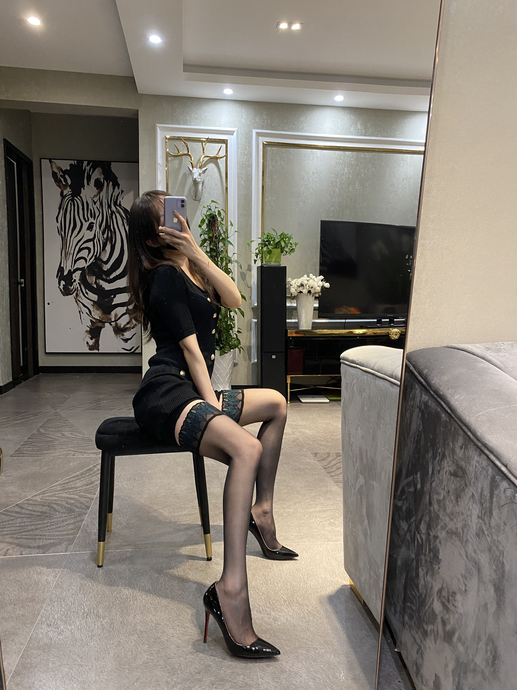 [福利COS] 丝足博主麋鹿_Monroe 2020.08.31 黑丝娇妻