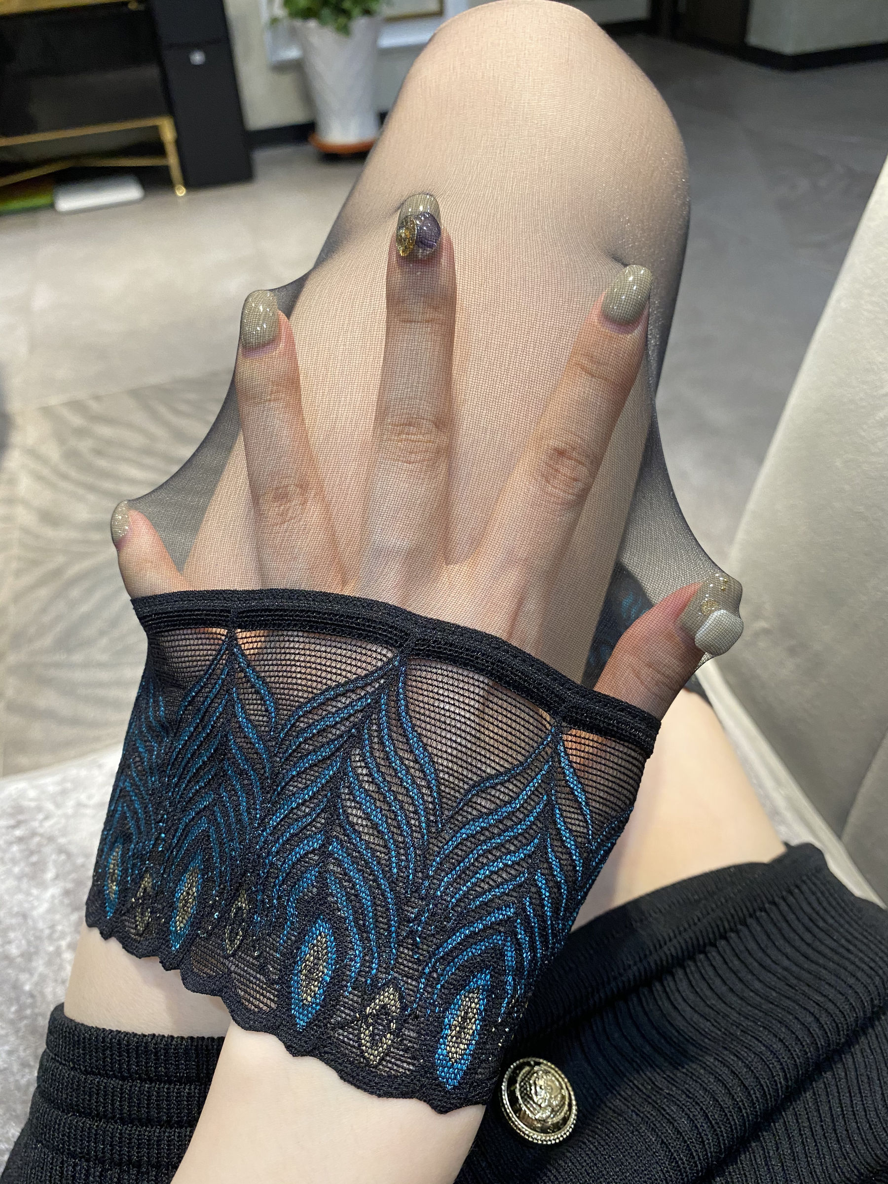 [福利COS] 丝足博主麋鹿_Monroe 2020.08.31 黑丝娇妻