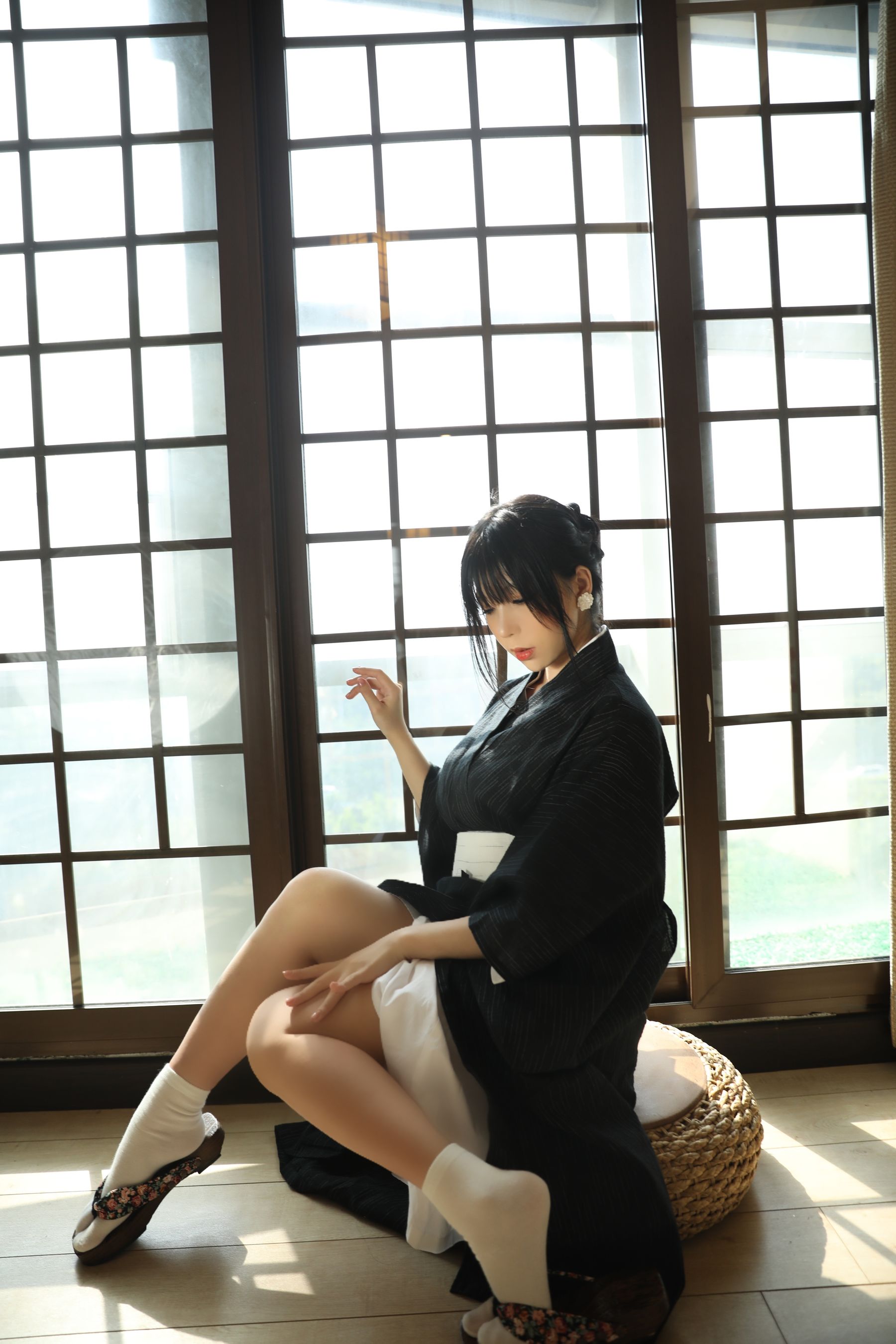 [福利COS] 二次元巨乳美女鹿野希 - 未亡人