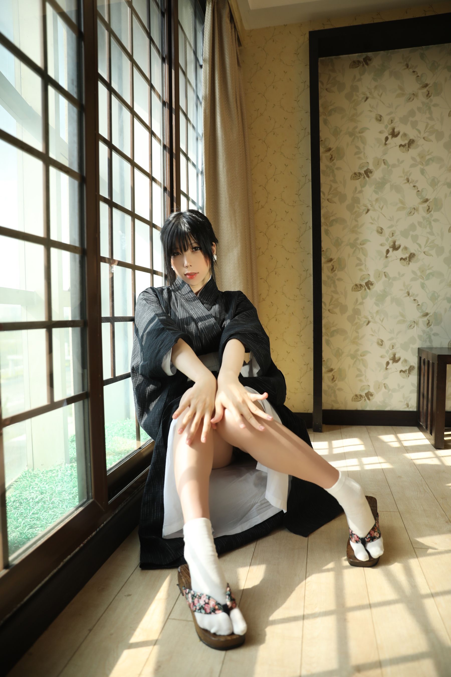 [福利COS] 二次元巨乳美女鹿野希 - 未亡人