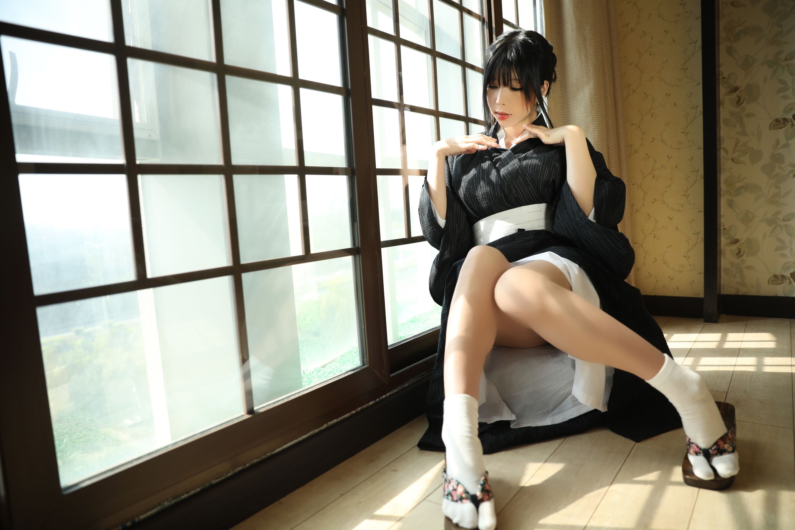 [福利COS] 二次元巨乳美女鹿野希 - 未亡人