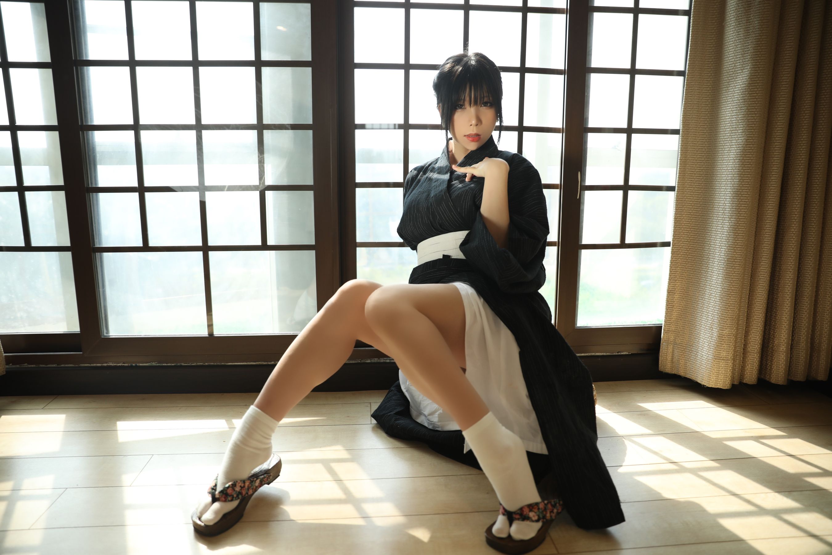 [福利COS] 二次元巨乳美女鹿野希 - 未亡人