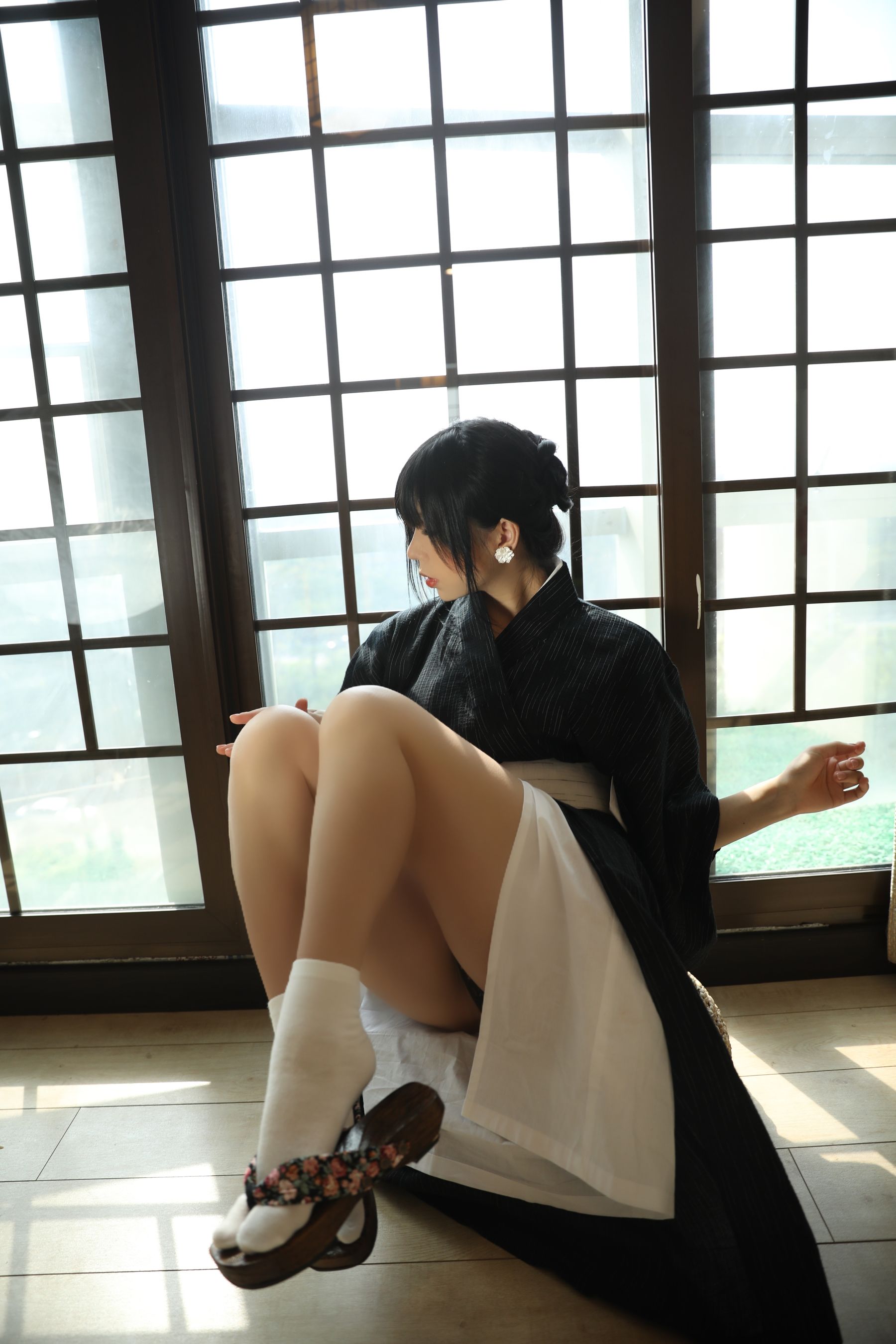 [福利COS] 二次元巨乳美女鹿野希 - 未亡人