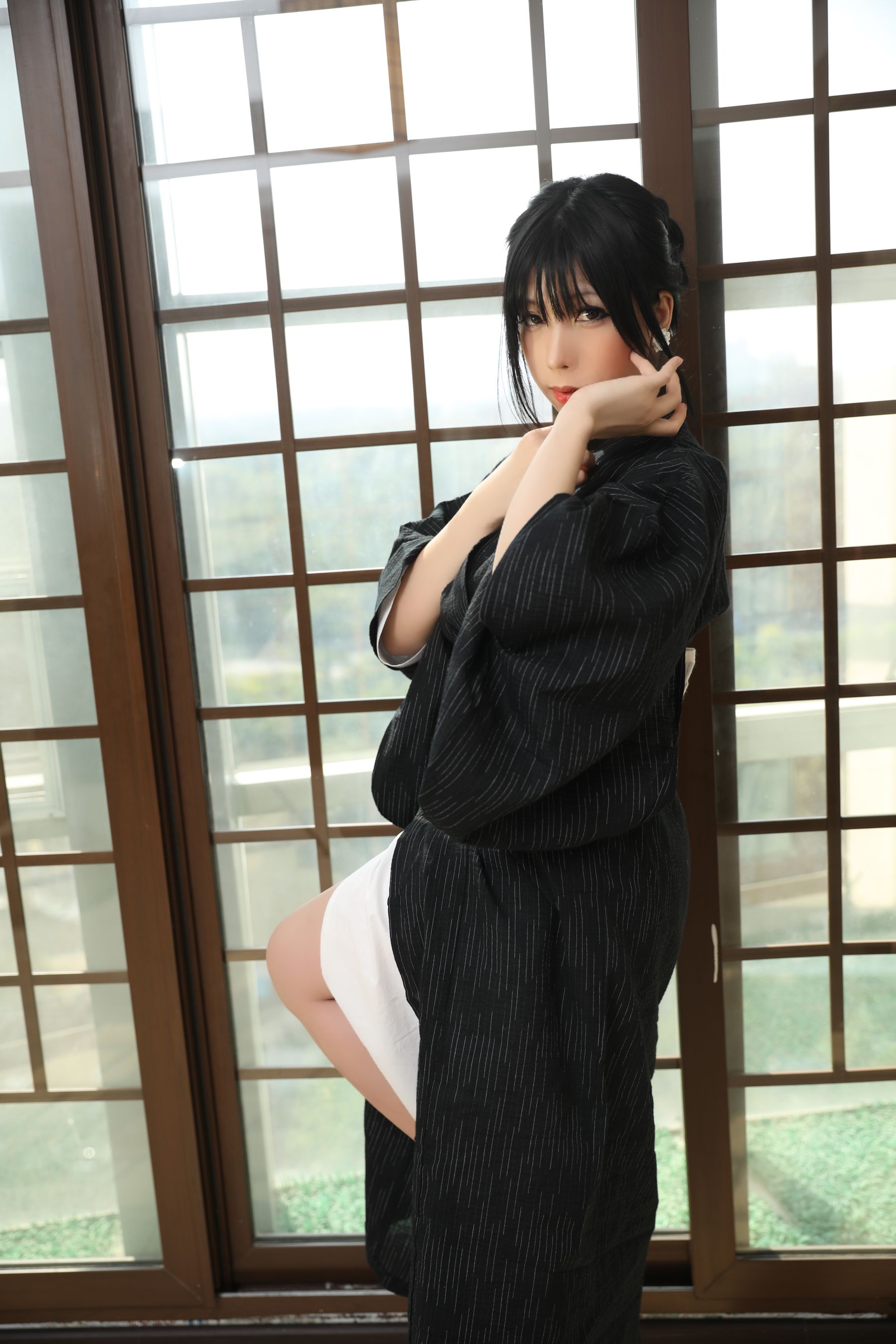 [福利COS] 二次元巨乳美女鹿野希 - 未亡人