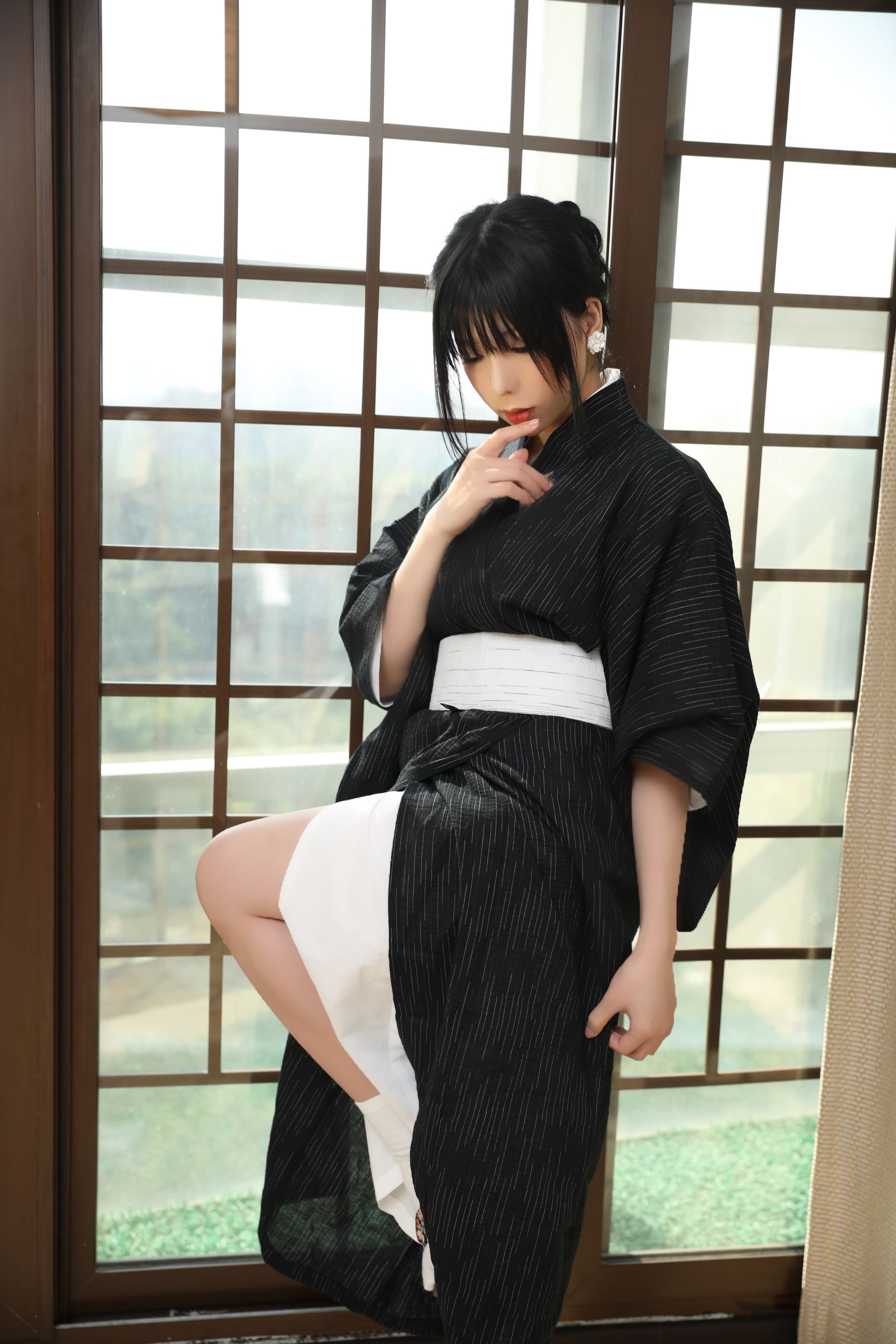 [福利COS] 二次元巨乳美女鹿野希 - 未亡人