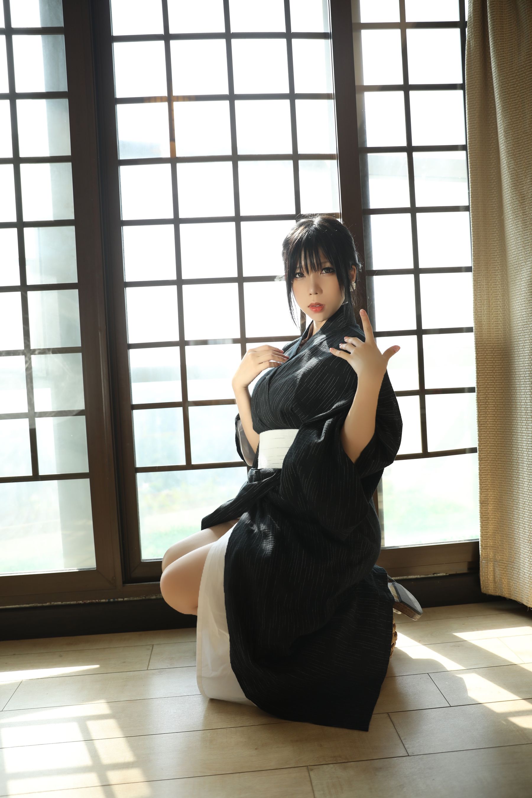 [福利COS] 二次元巨乳美女鹿野希 - 未亡人