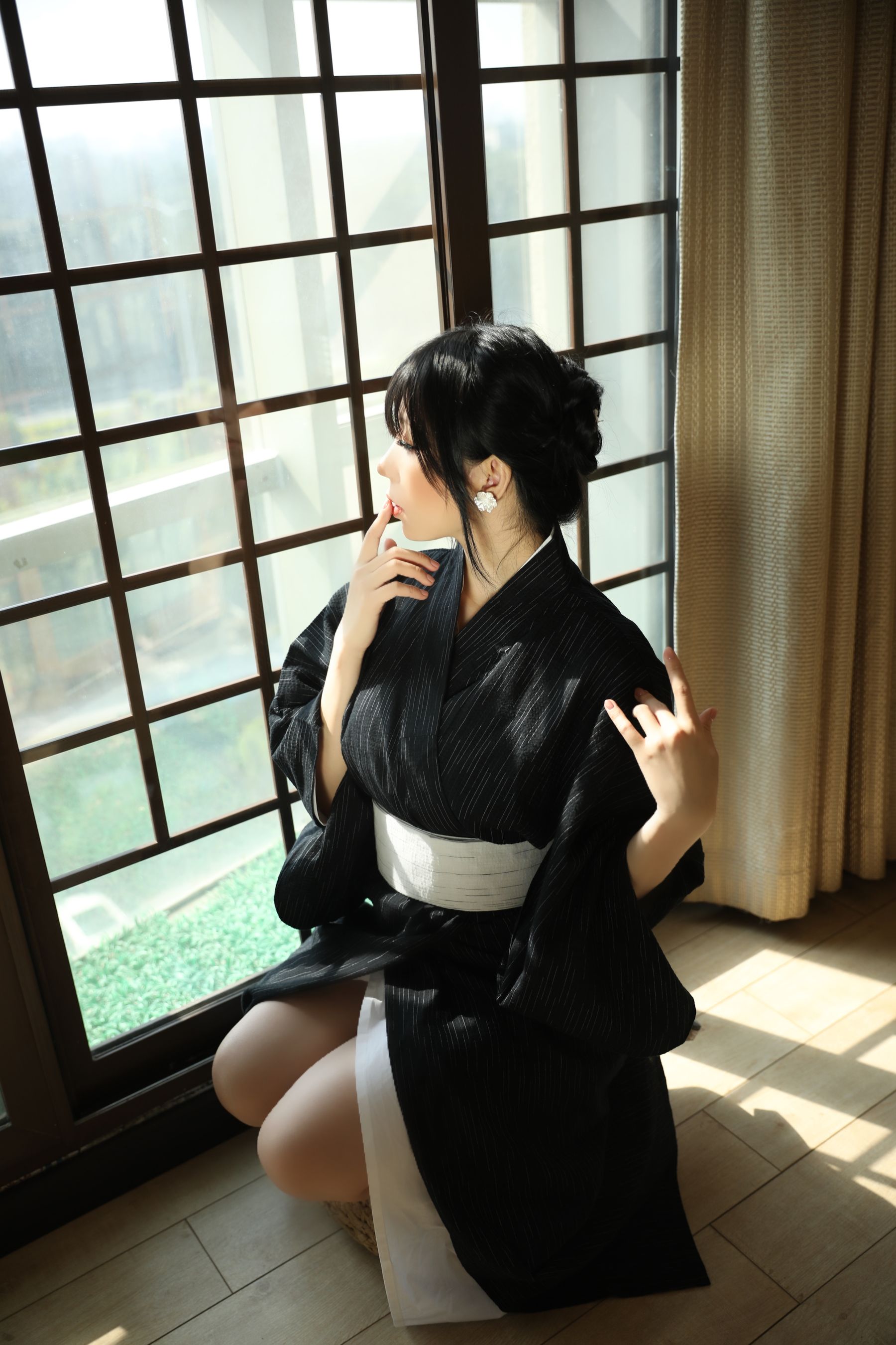 [福利COS] 二次元巨乳美女鹿野希 - 未亡人