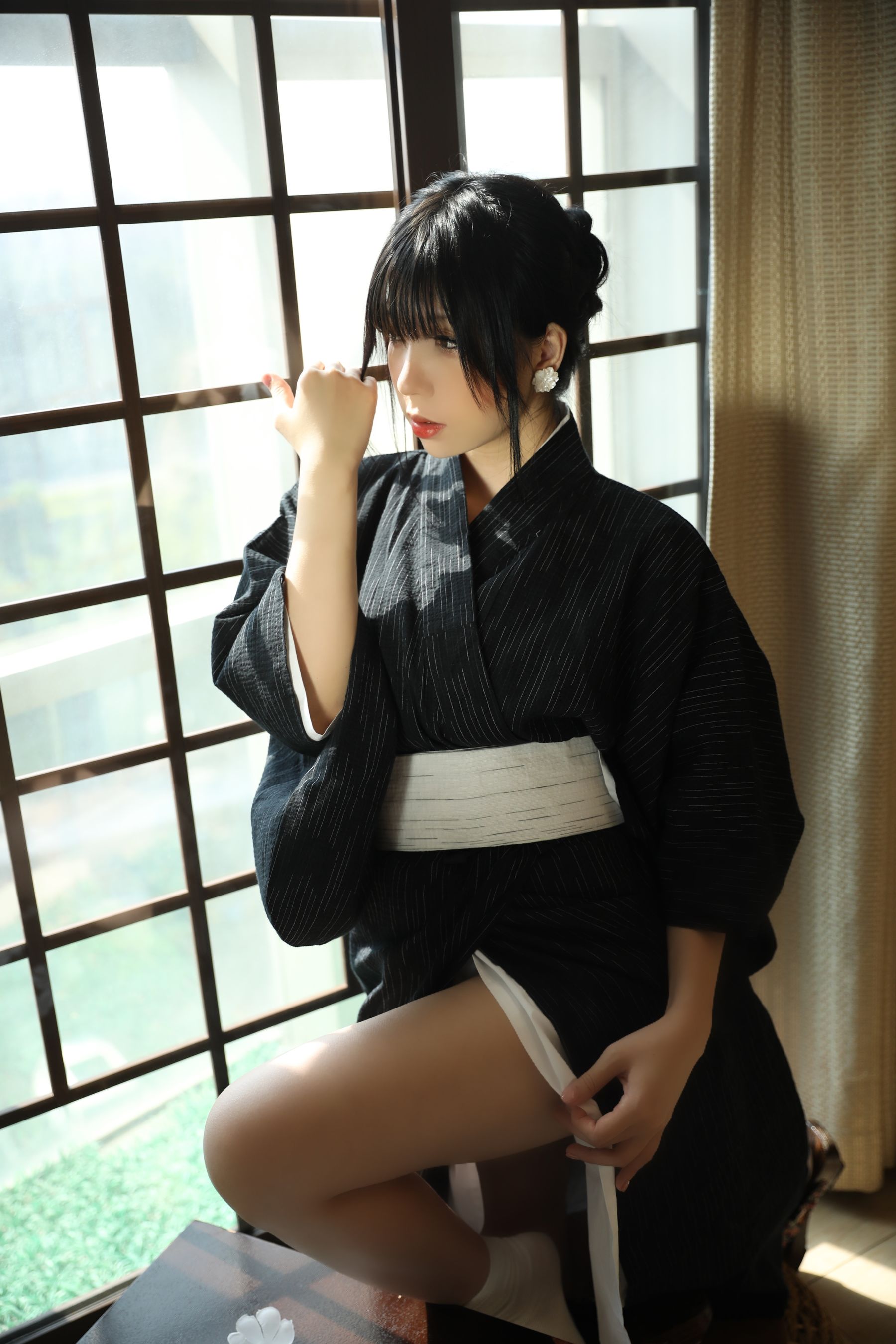 [福利COS] 二次元巨乳美女鹿野希 - 未亡人