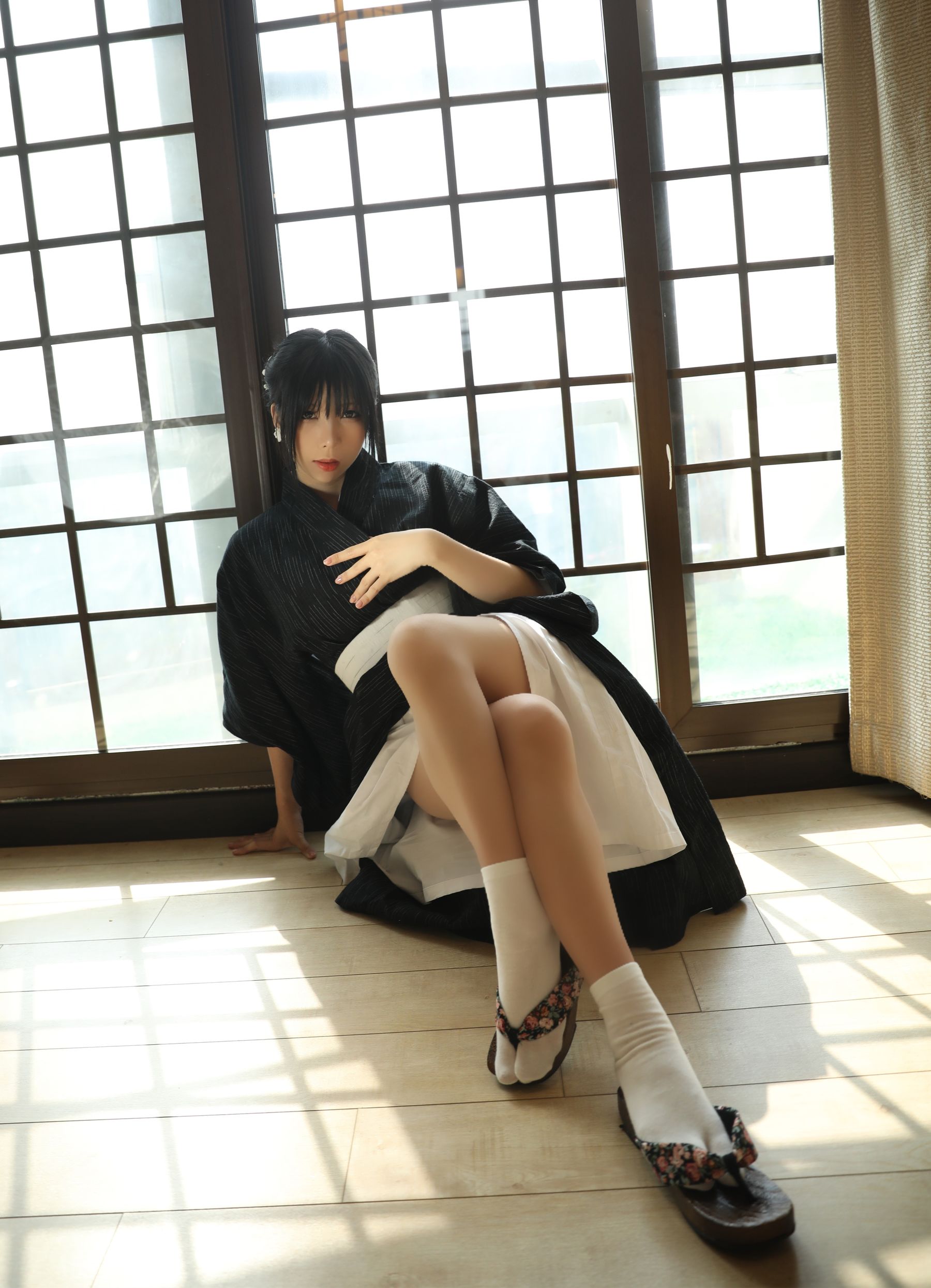 [福利COS] 二次元巨乳美女鹿野希 - 未亡人