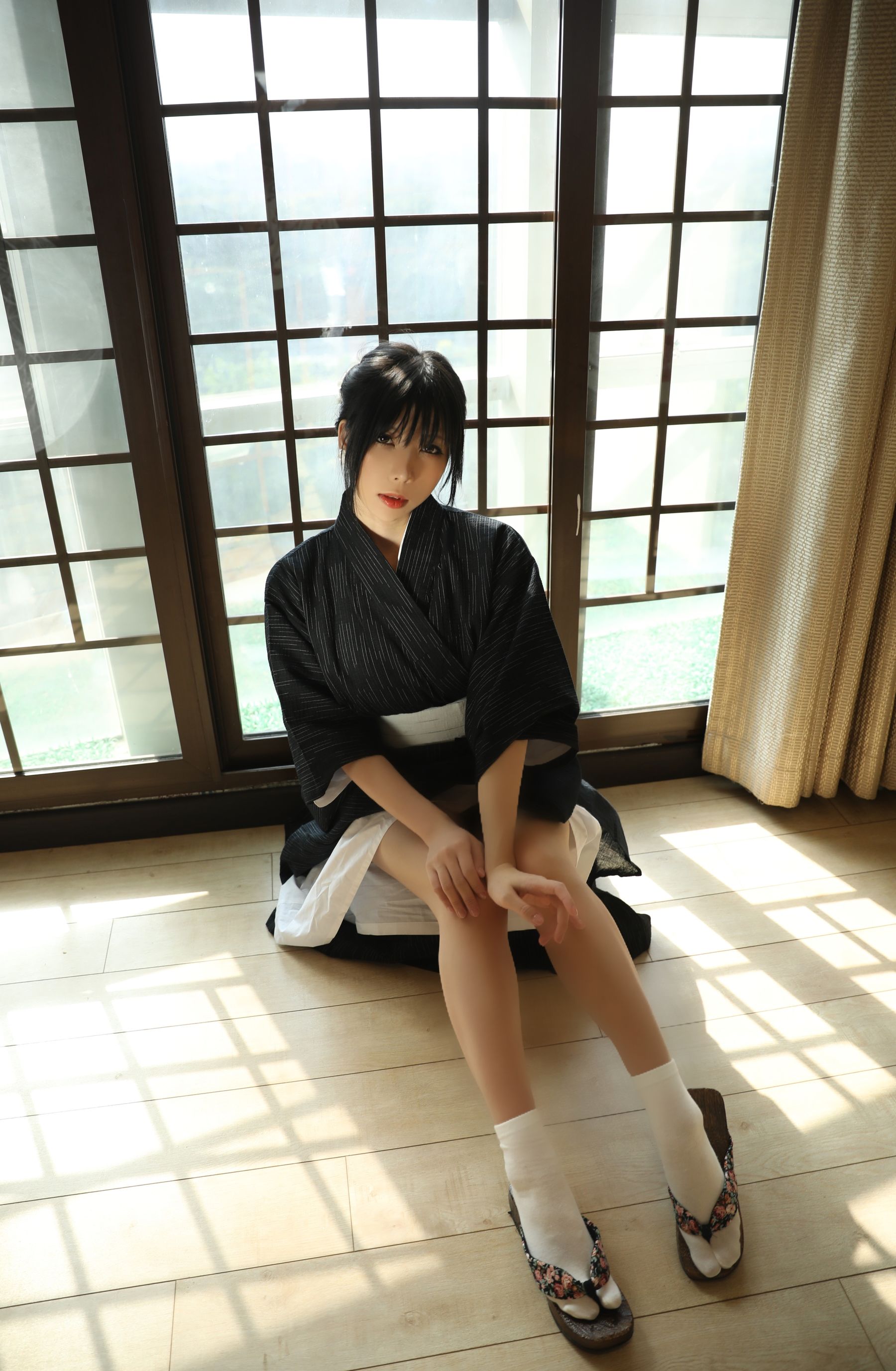 [福利COS] 二次元巨乳美女鹿野希 - 未亡人