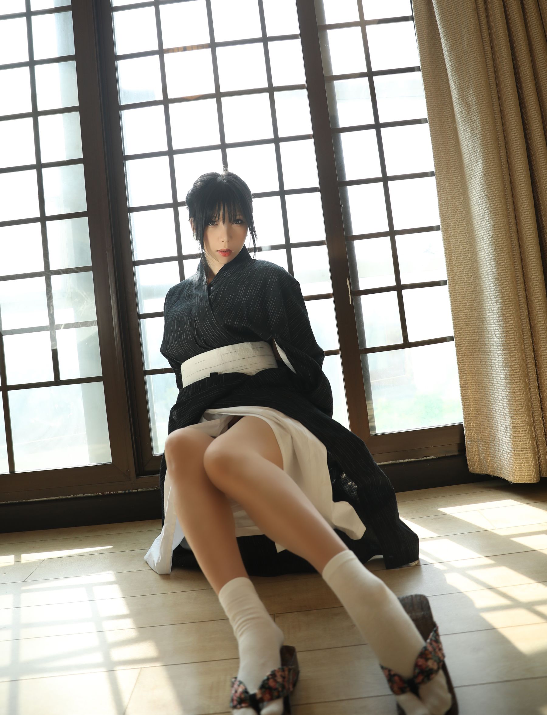 [福利COS] 二次元巨乳美女鹿野希 - 未亡人