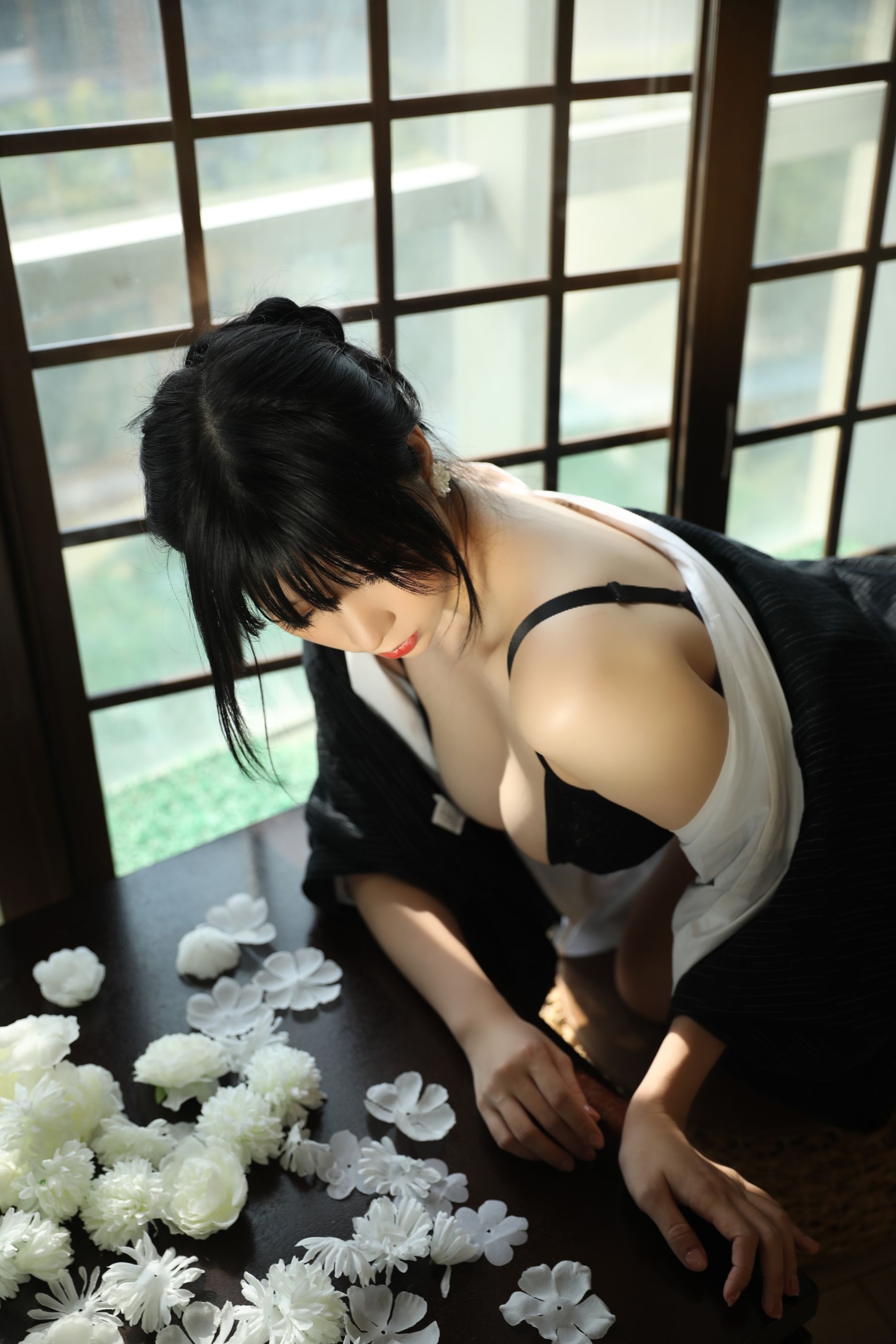 [福利COS] 二次元巨乳美女鹿野希 - 未亡人