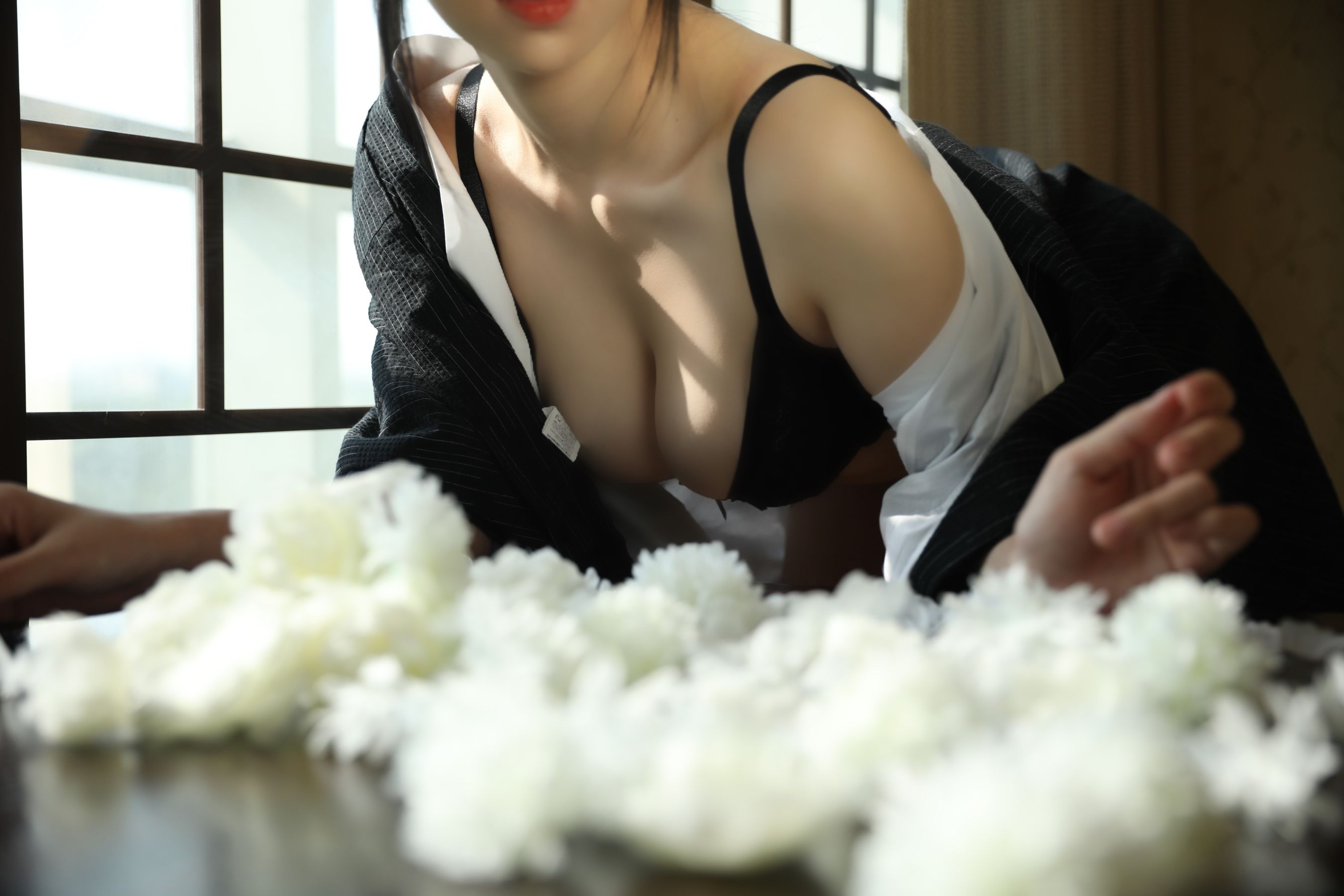 [福利COS] 二次元巨乳美女鹿野希 - 未亡人