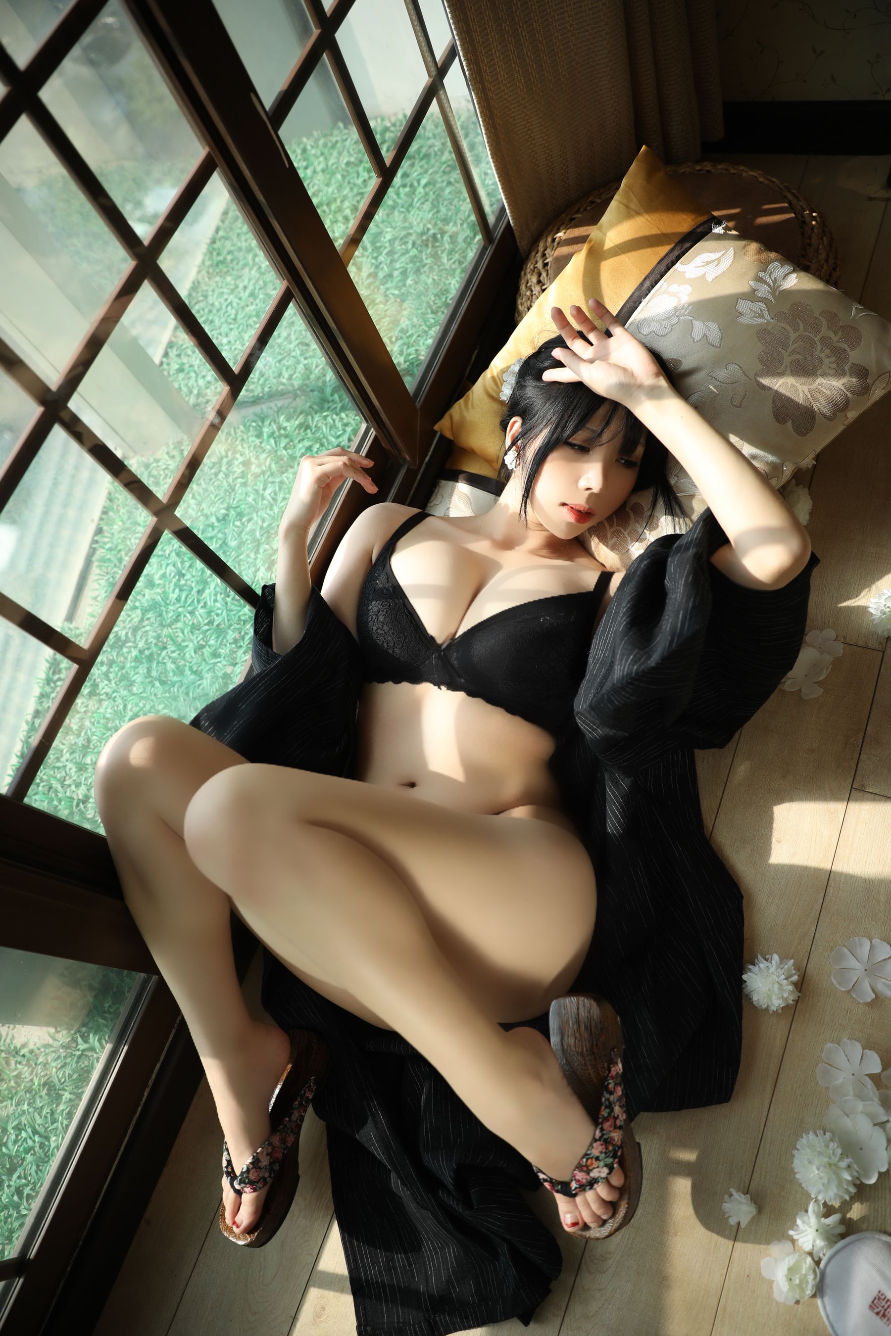 [福利COS] 二次元巨乳美女鹿野希 - 未亡人