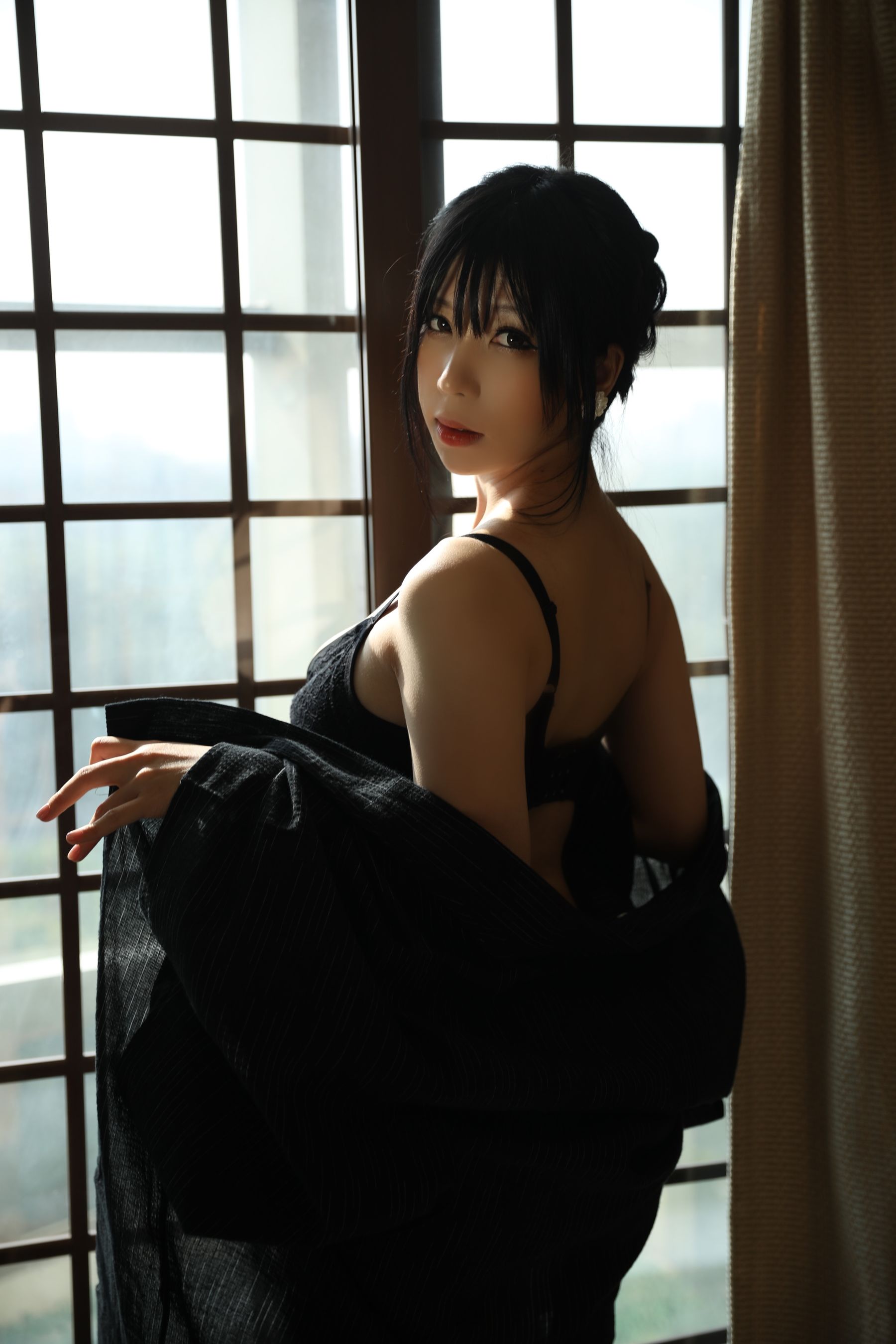 [福利COS] 二次元巨乳美女鹿野希 - 未亡人