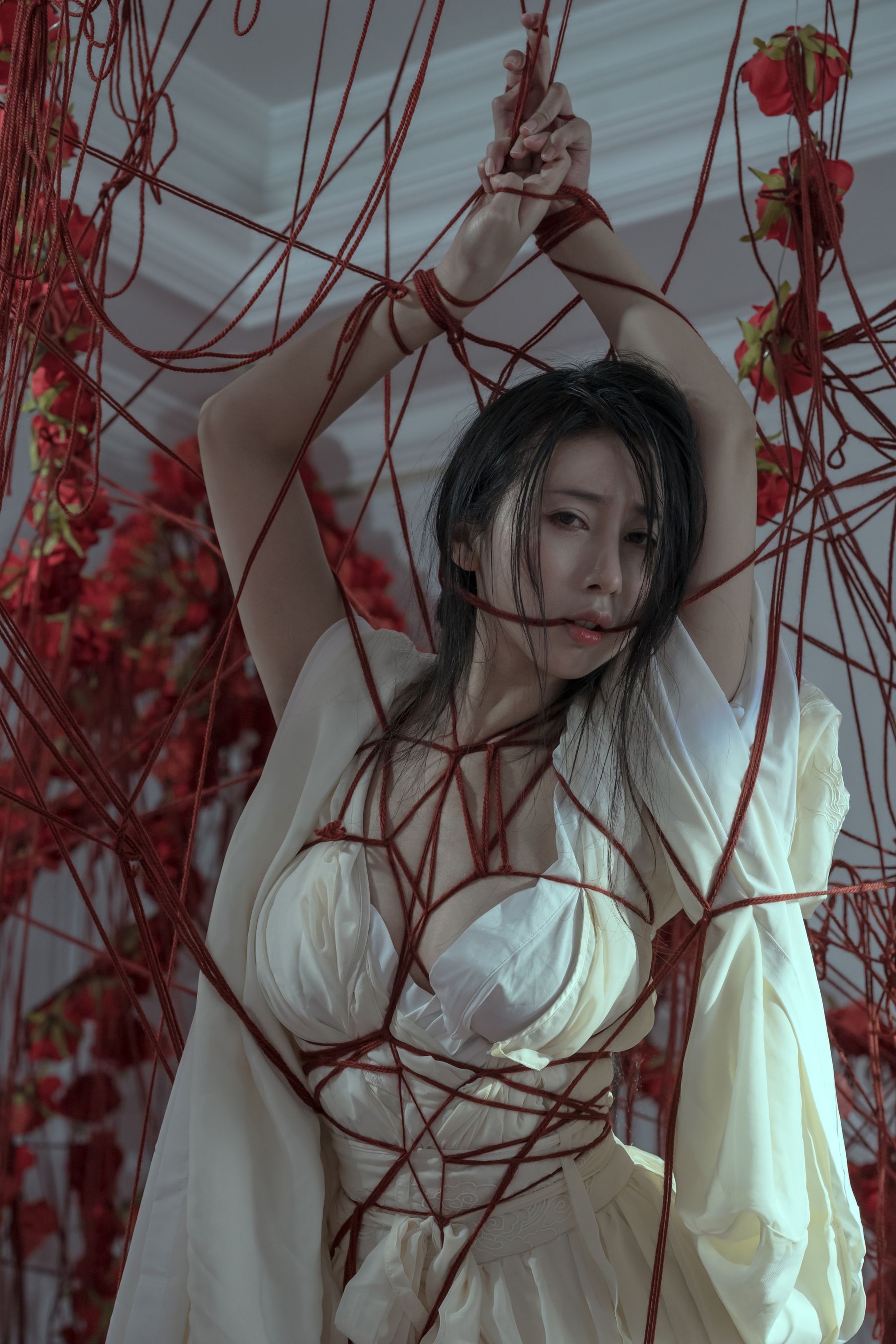 [福利COS] 云溪溪 - 奶桃 囚鸟