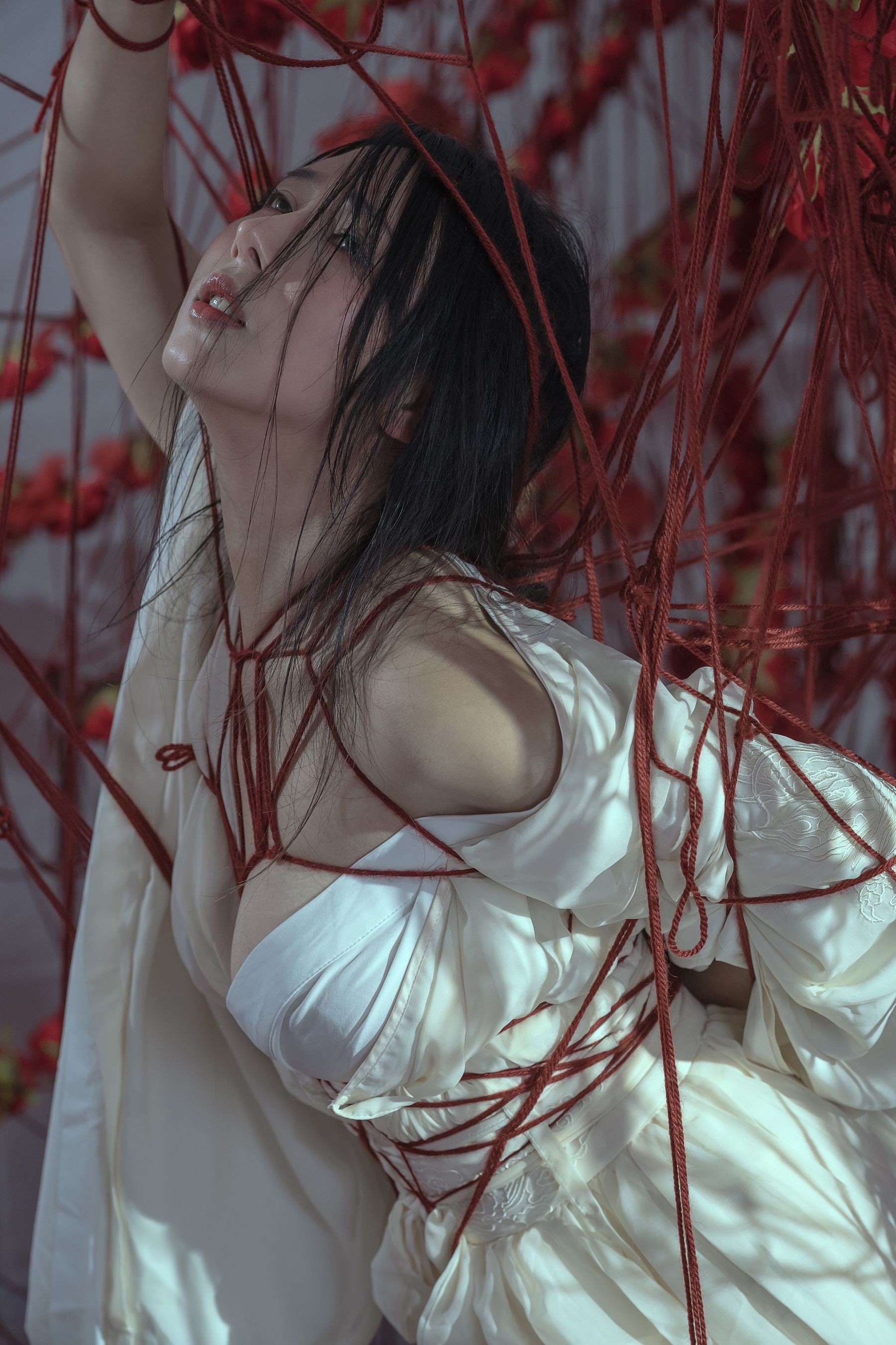 [福利COS] 云溪溪 - 奶桃 囚鸟