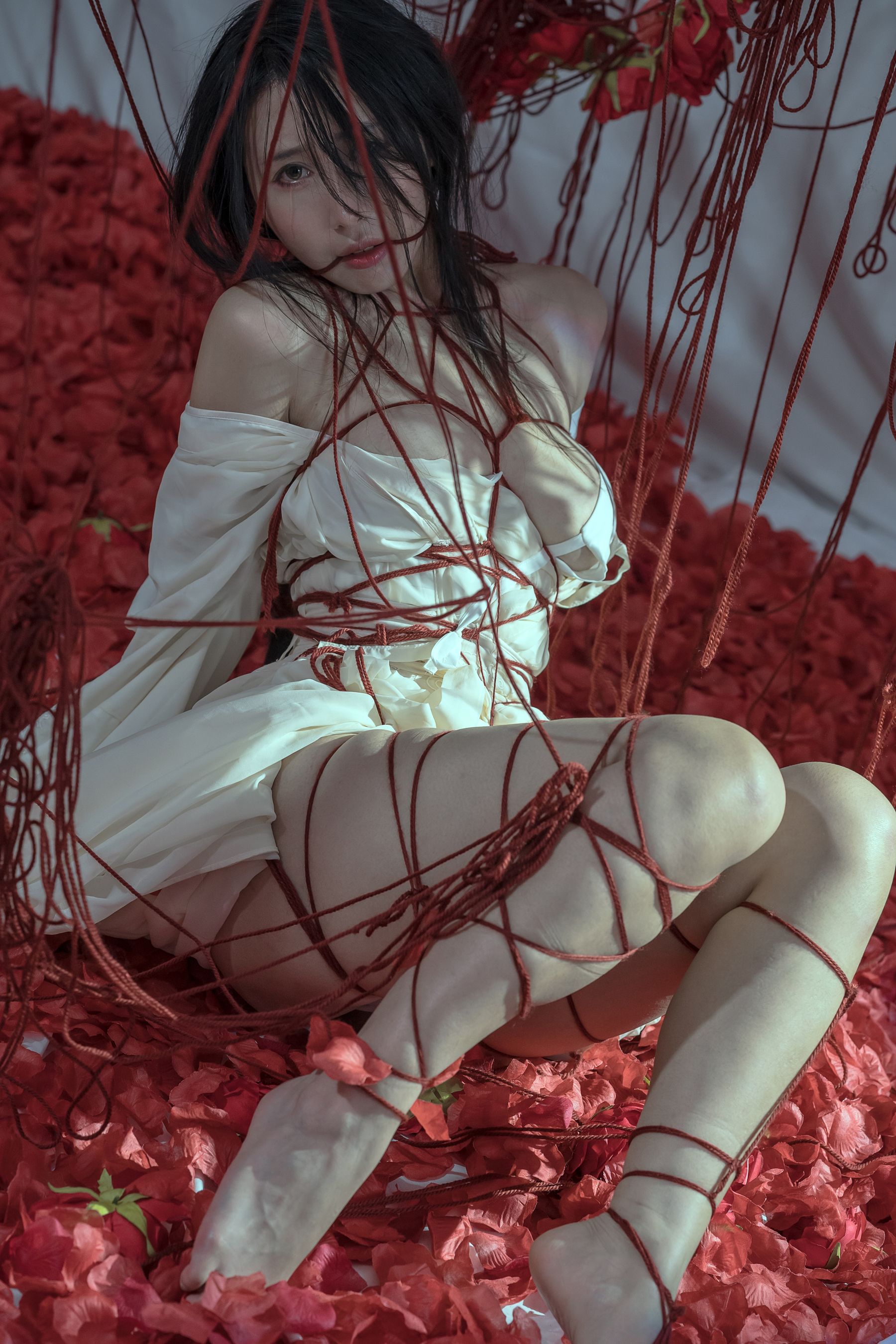 [福利COS] 云溪溪 - 奶桃 囚鸟