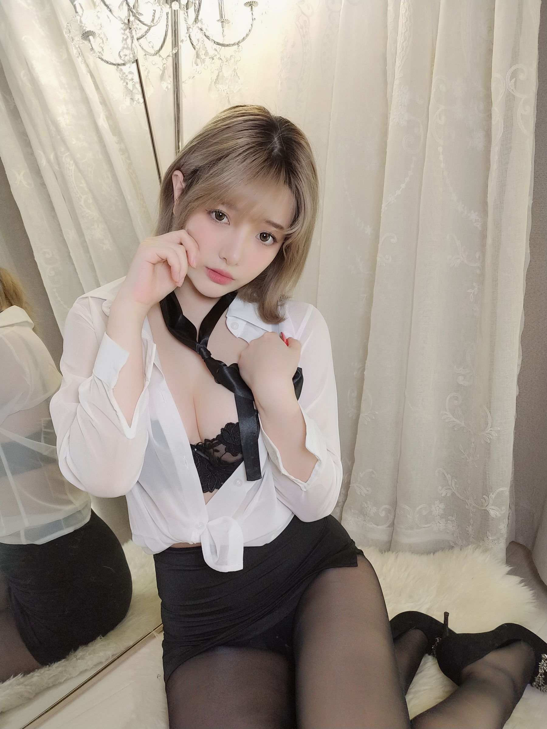 [福利COS] 动漫博主雯妹 - 白衬衫