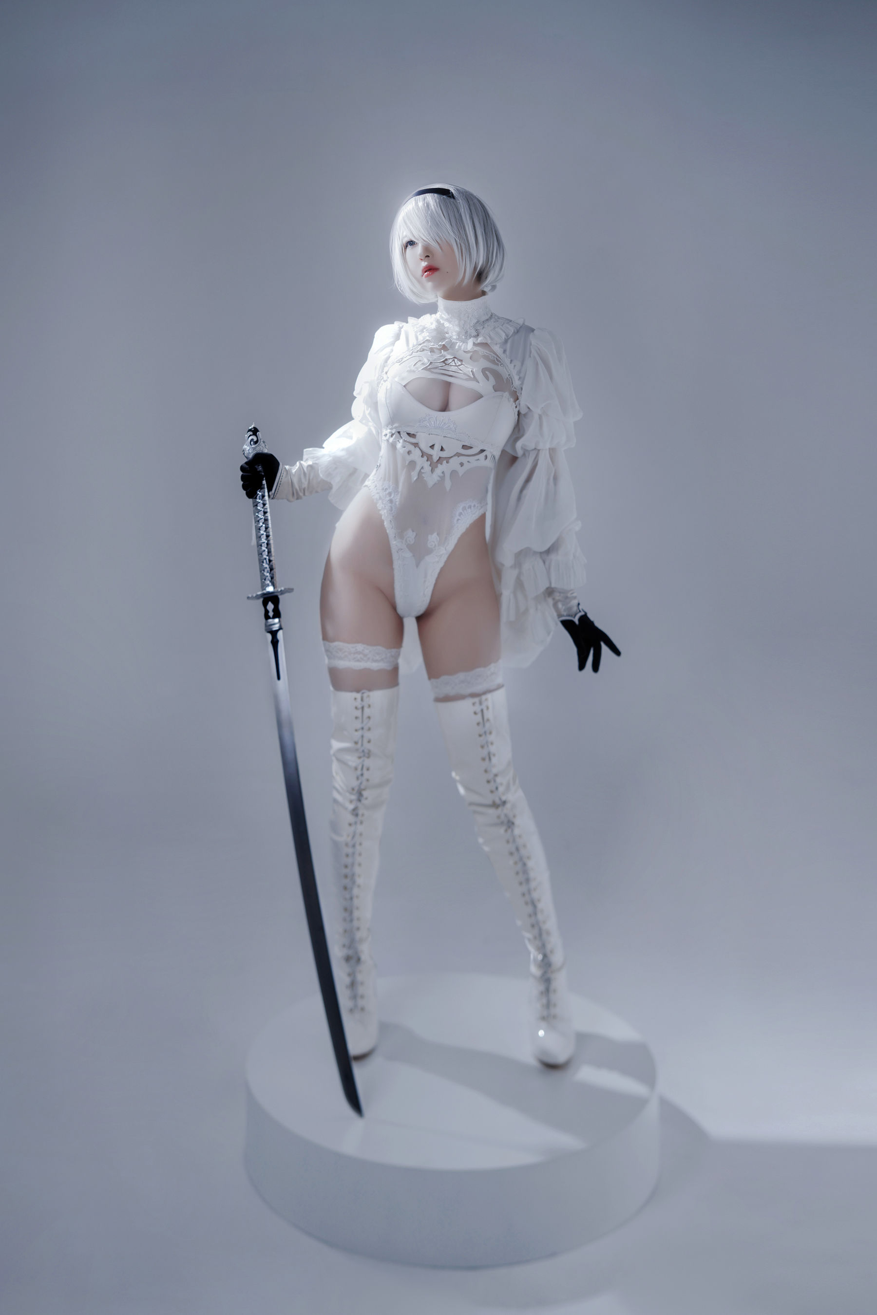 [福利COS] 半半子 - Automataヨルハ二号B型 白いドレス