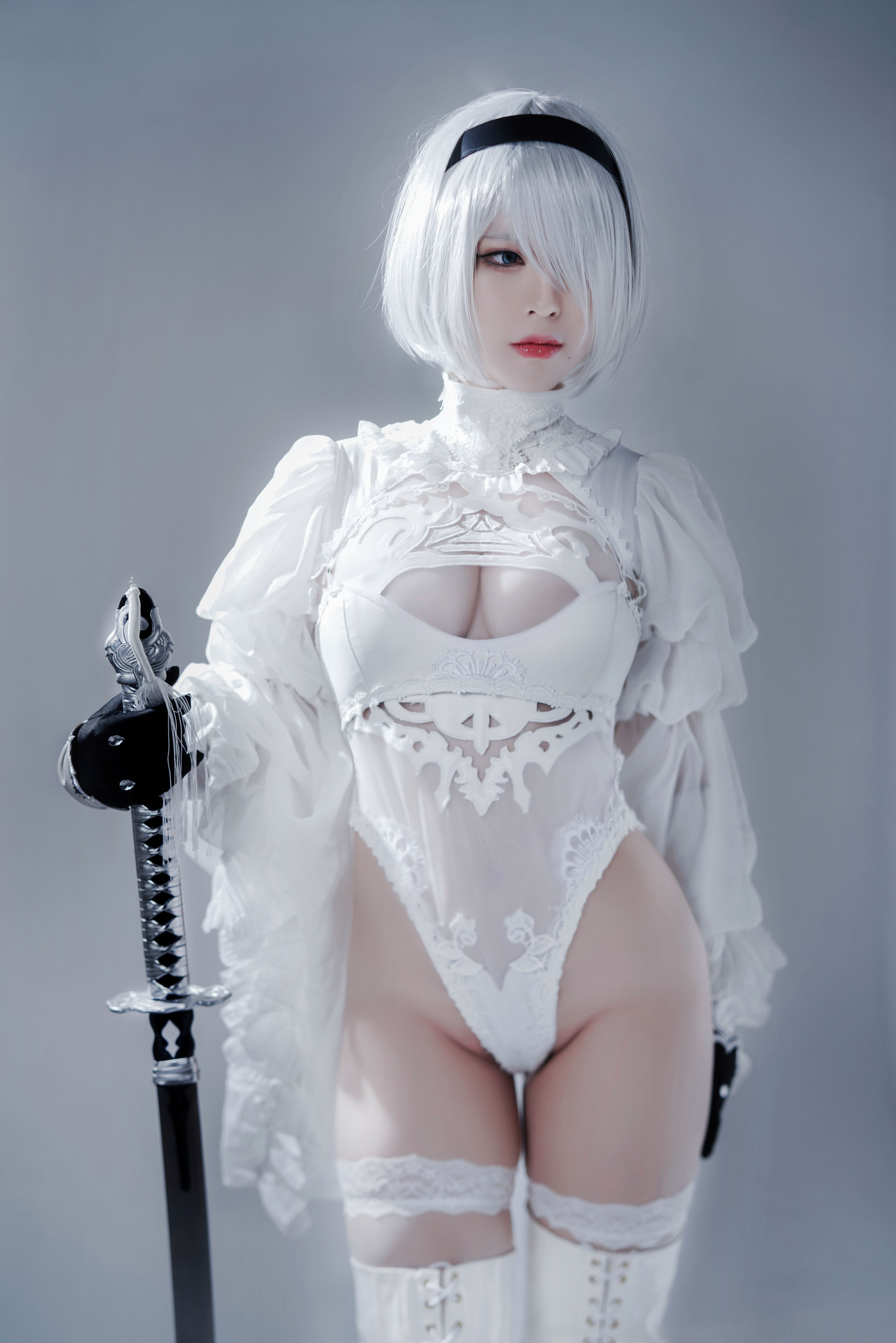 [福利COS] 半半子 - Automataヨルハ二号B型 白いドレス