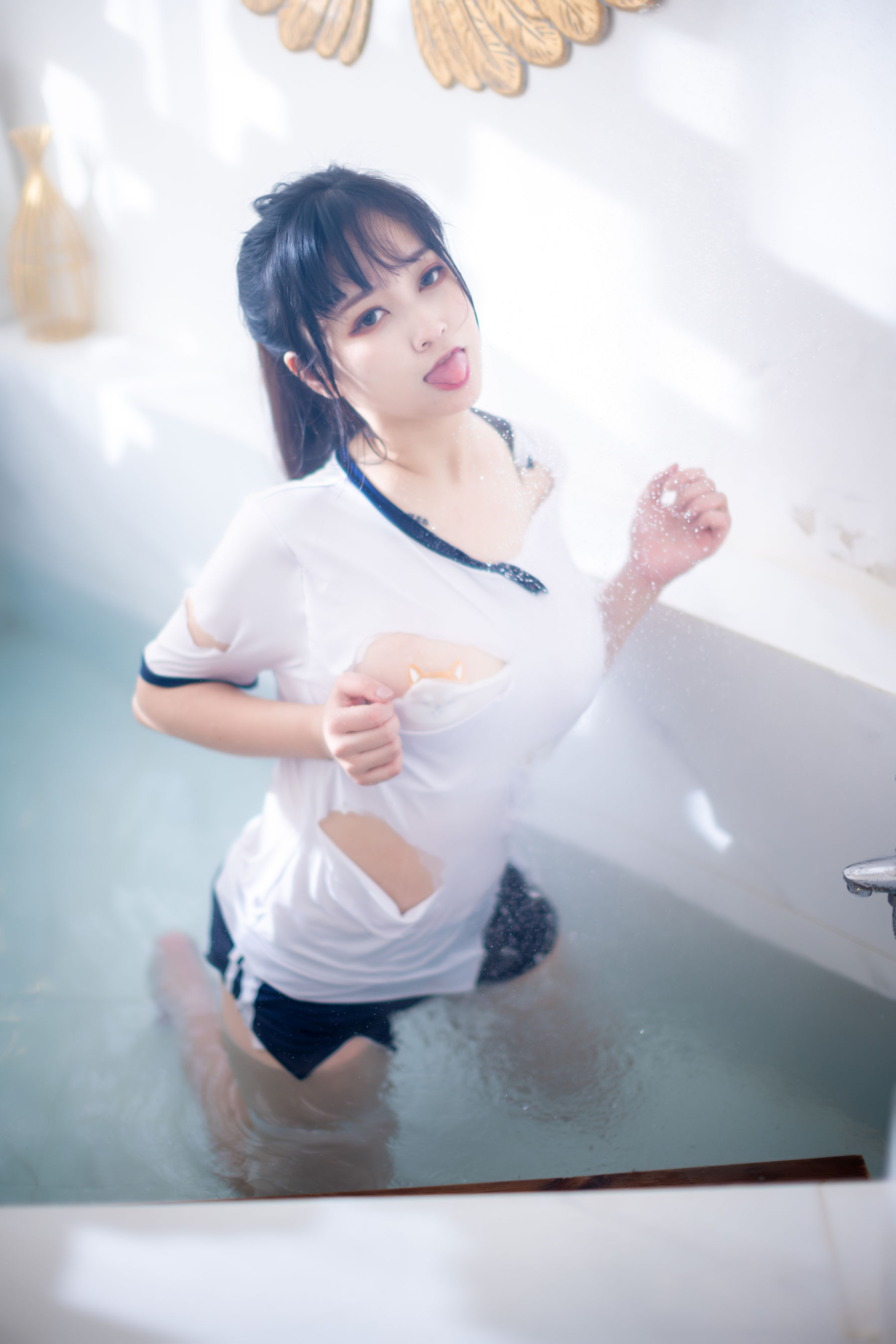 [福利COS] 奇行家狗崽(棕桠阿狗崽) - 浴场的体操服