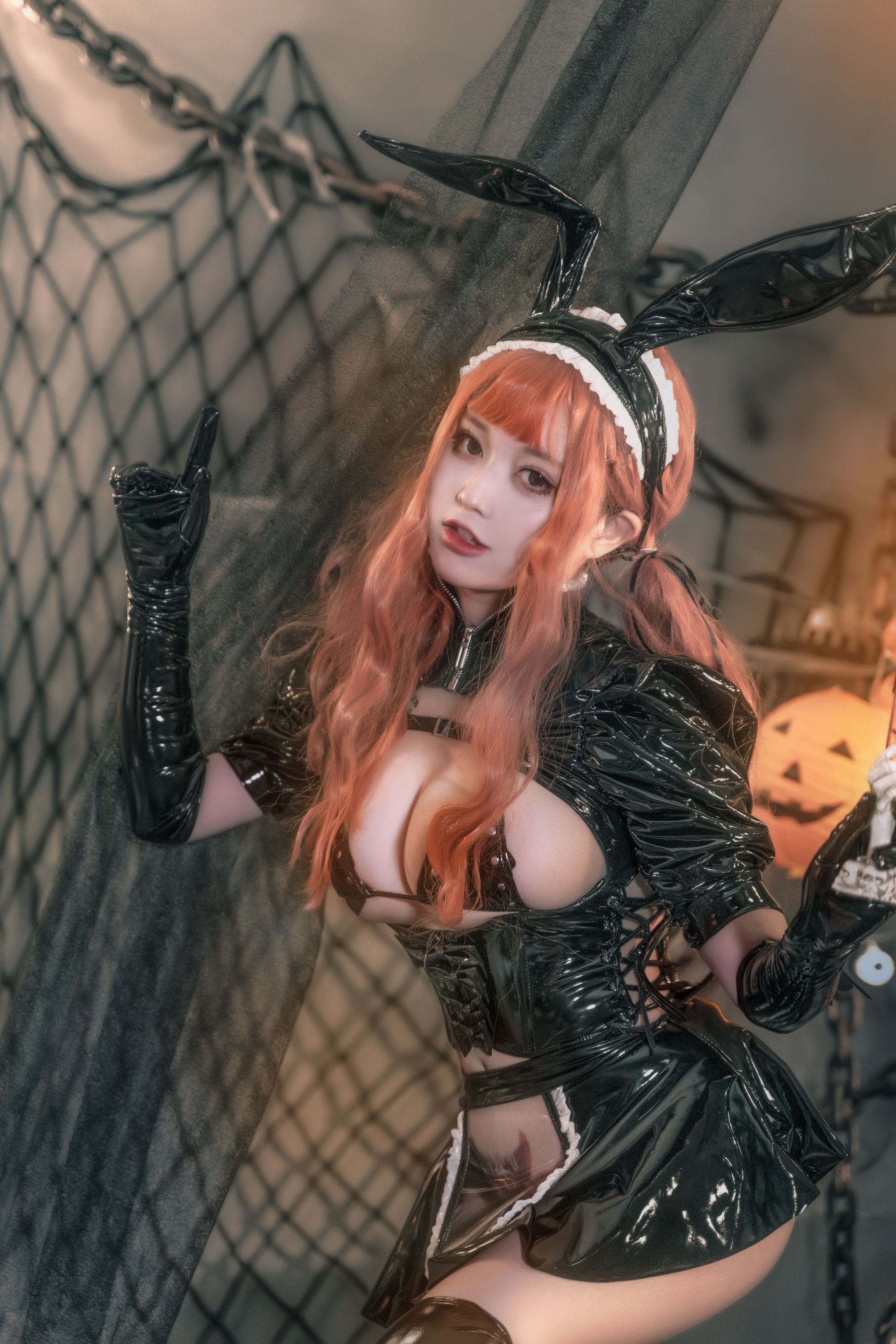 [福利COS] 奇行家狗崽(棕桠阿狗崽) - 漆皮兔女仆