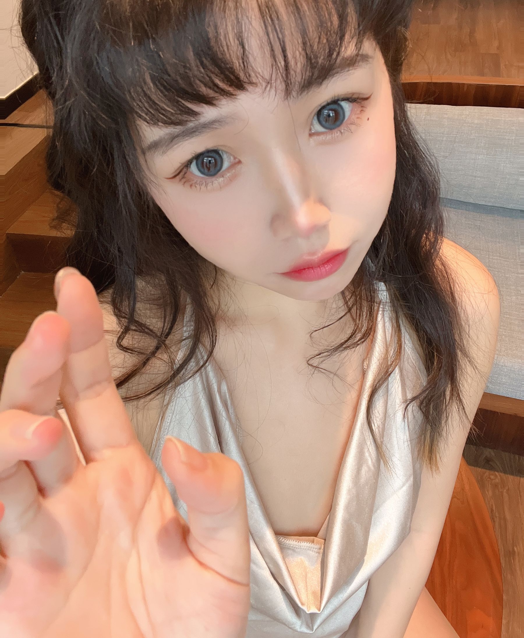 [福利COS] 微博人气Coser不呆猫 - 浴室人妻
