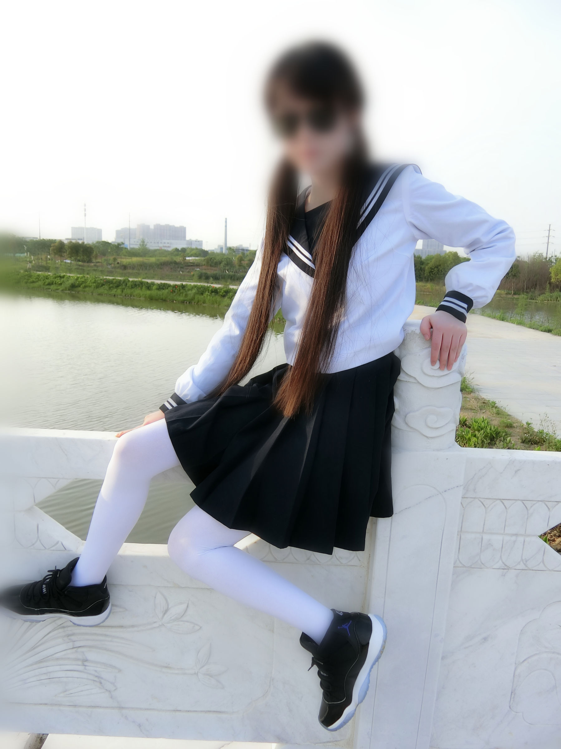 [福利COS] 微博萌妹子西尔酱 - 户外JK白丝