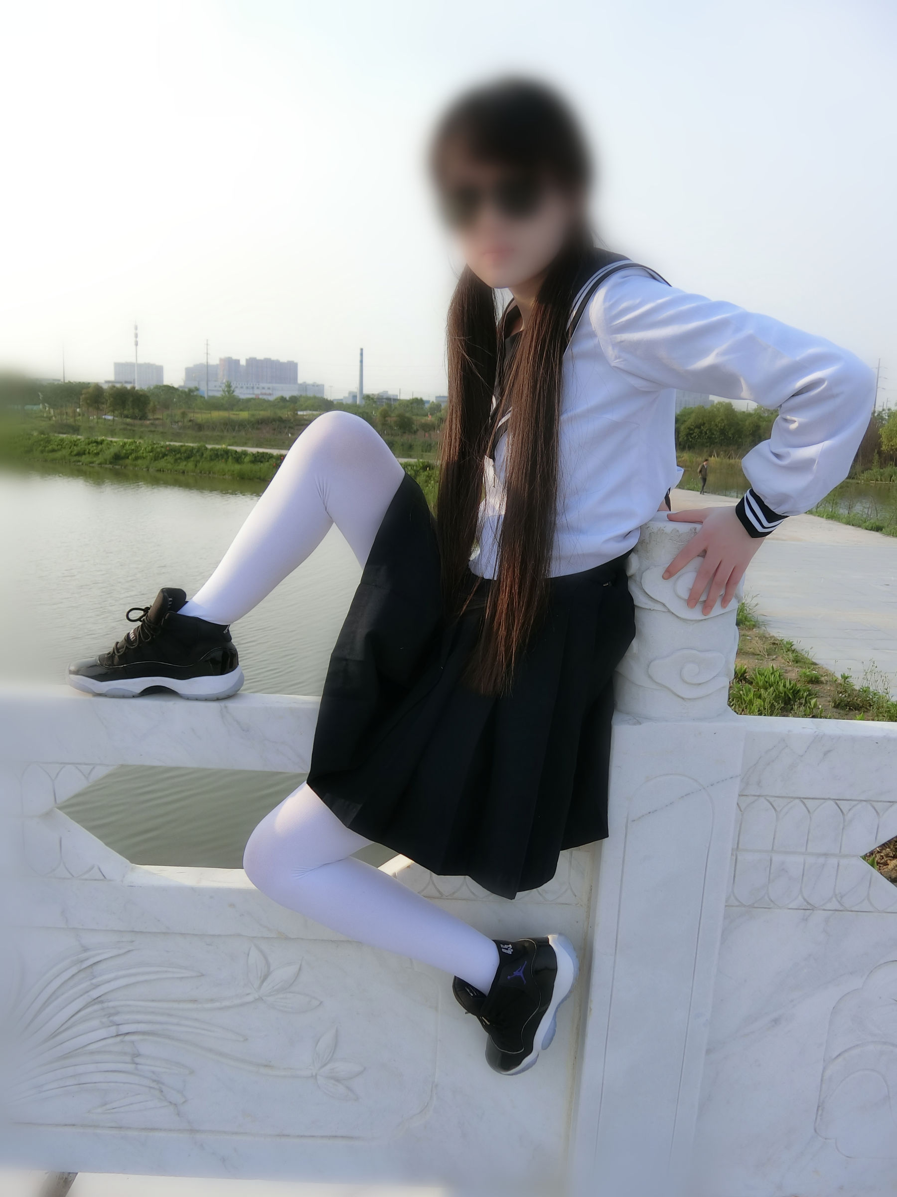 [福利COS] 微博萌妹子西尔酱 - 户外JK白丝