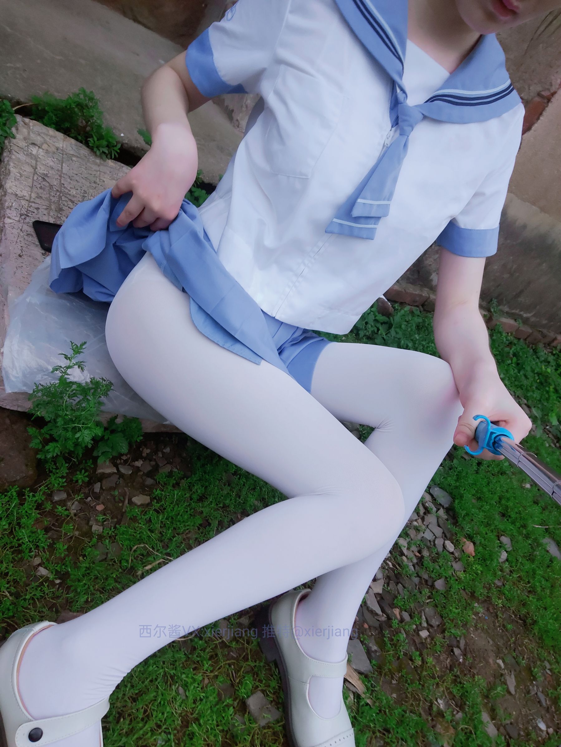 [福利COS] 微博萌妹子西尔酱 - 青草水手服